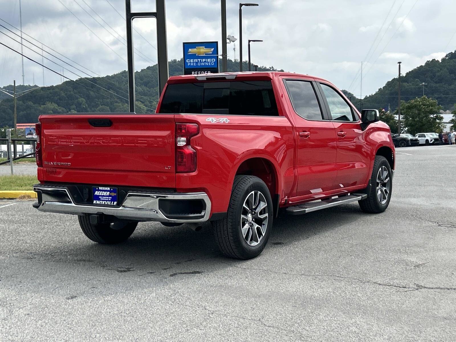 2022 Chevrolet Silverado 1500 LT photo 3