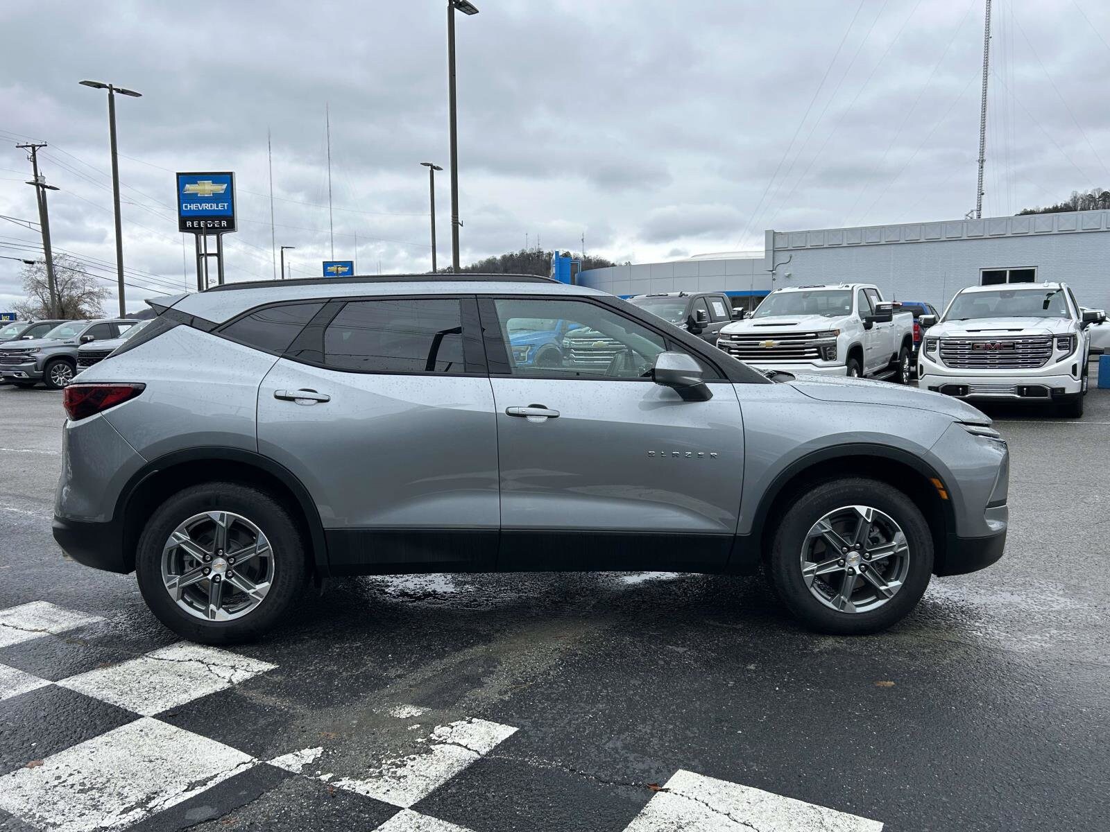 2024 Chevrolet Blazer 2LT photo 2