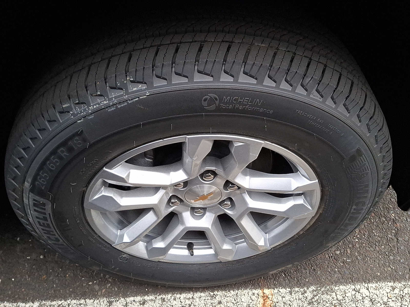 2026 Chevrolet Suburban LS photo 3