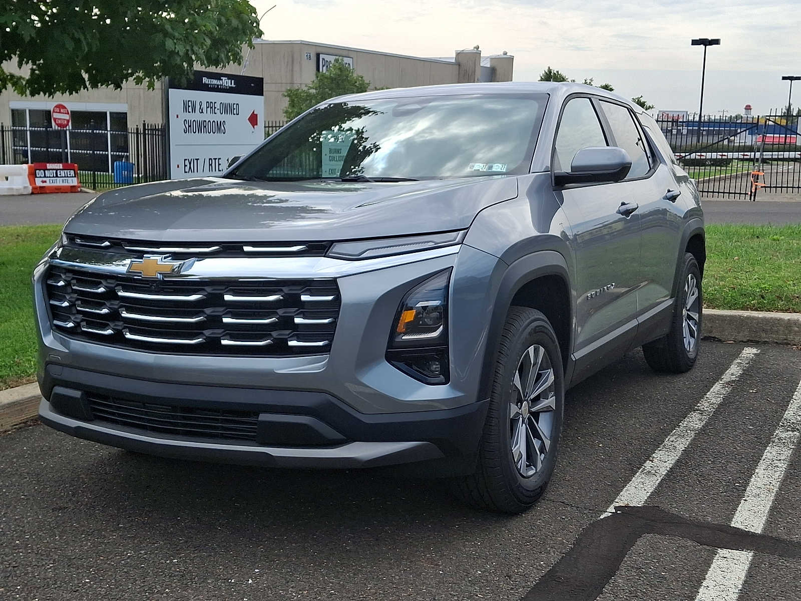 2027 Chevrolet Equinox LT - Photo 3