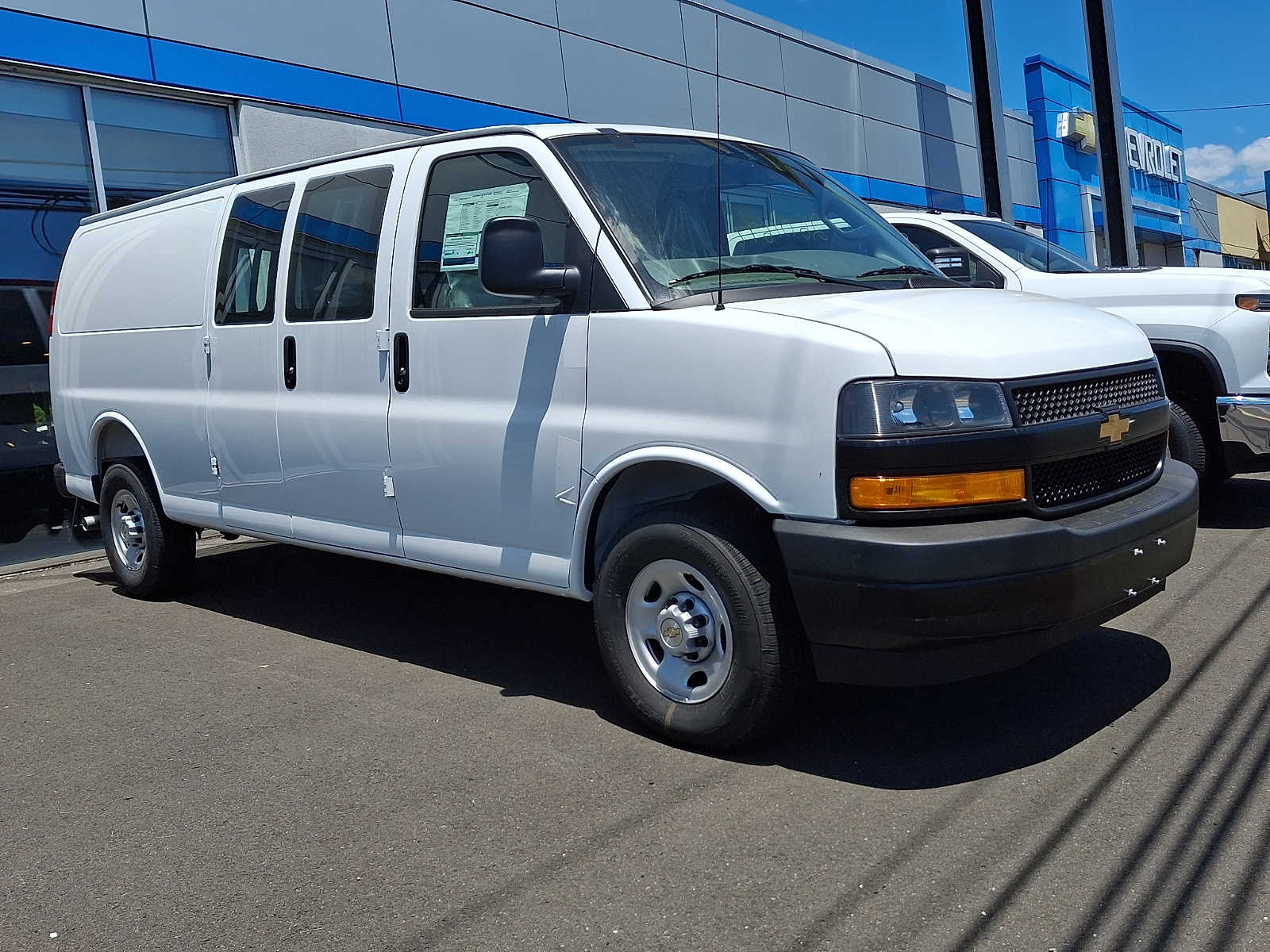 2026 Chevrolet Express 2500 Extended Work Van HD's photo