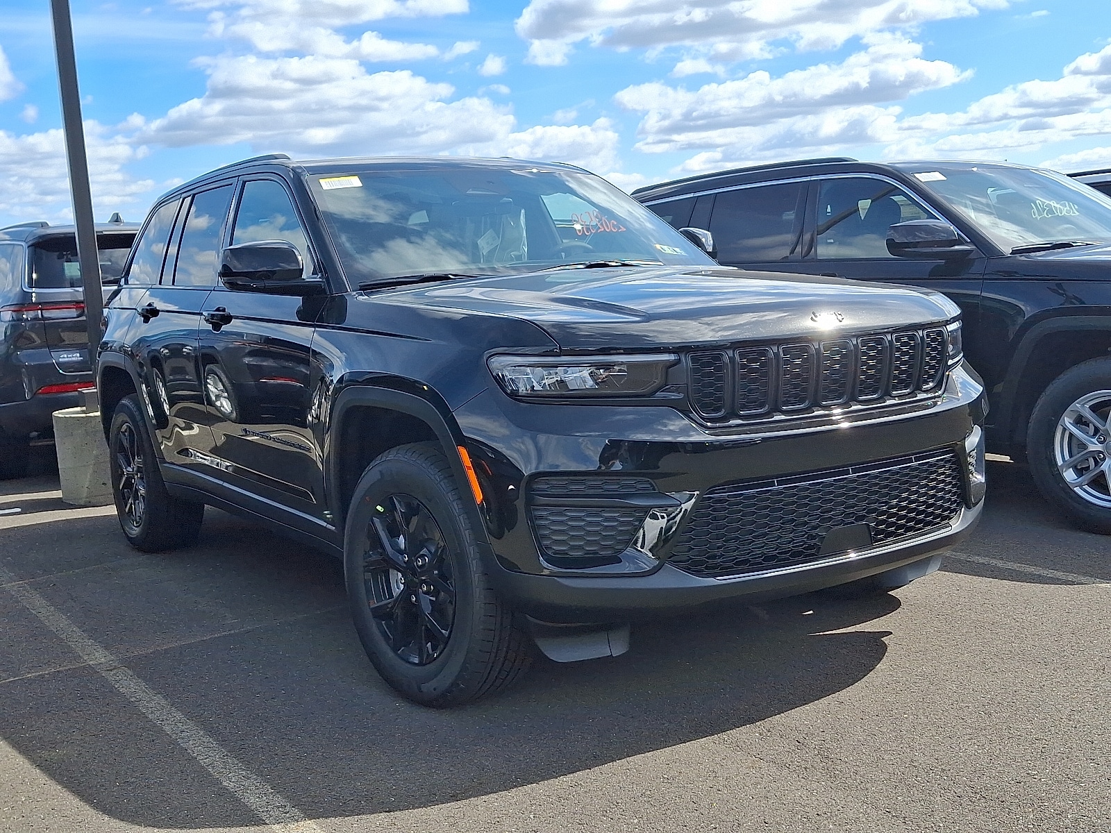 2025 Jeep Grand Cherokee Altitude's photo