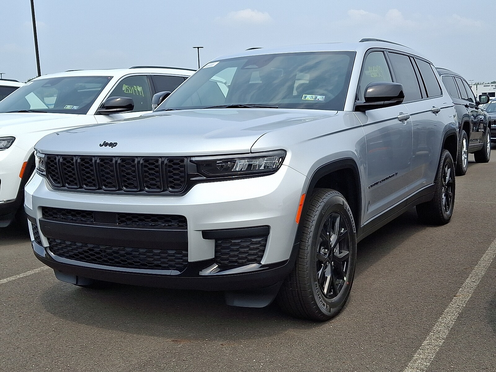 2025 Jeep Grand Cherokee Altitude photo 3