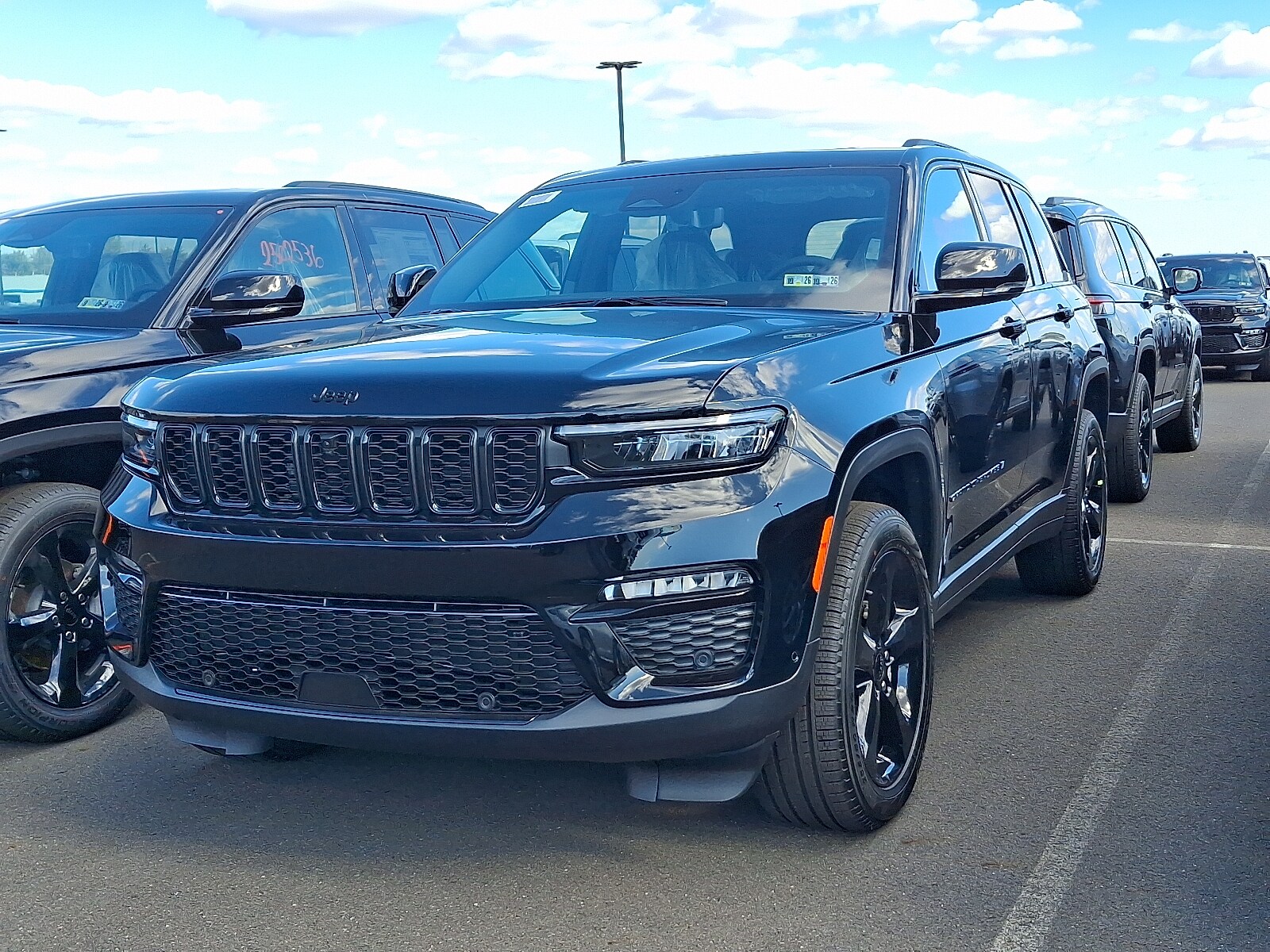 2025 Jeep Grand Cherokee Limited photo 2