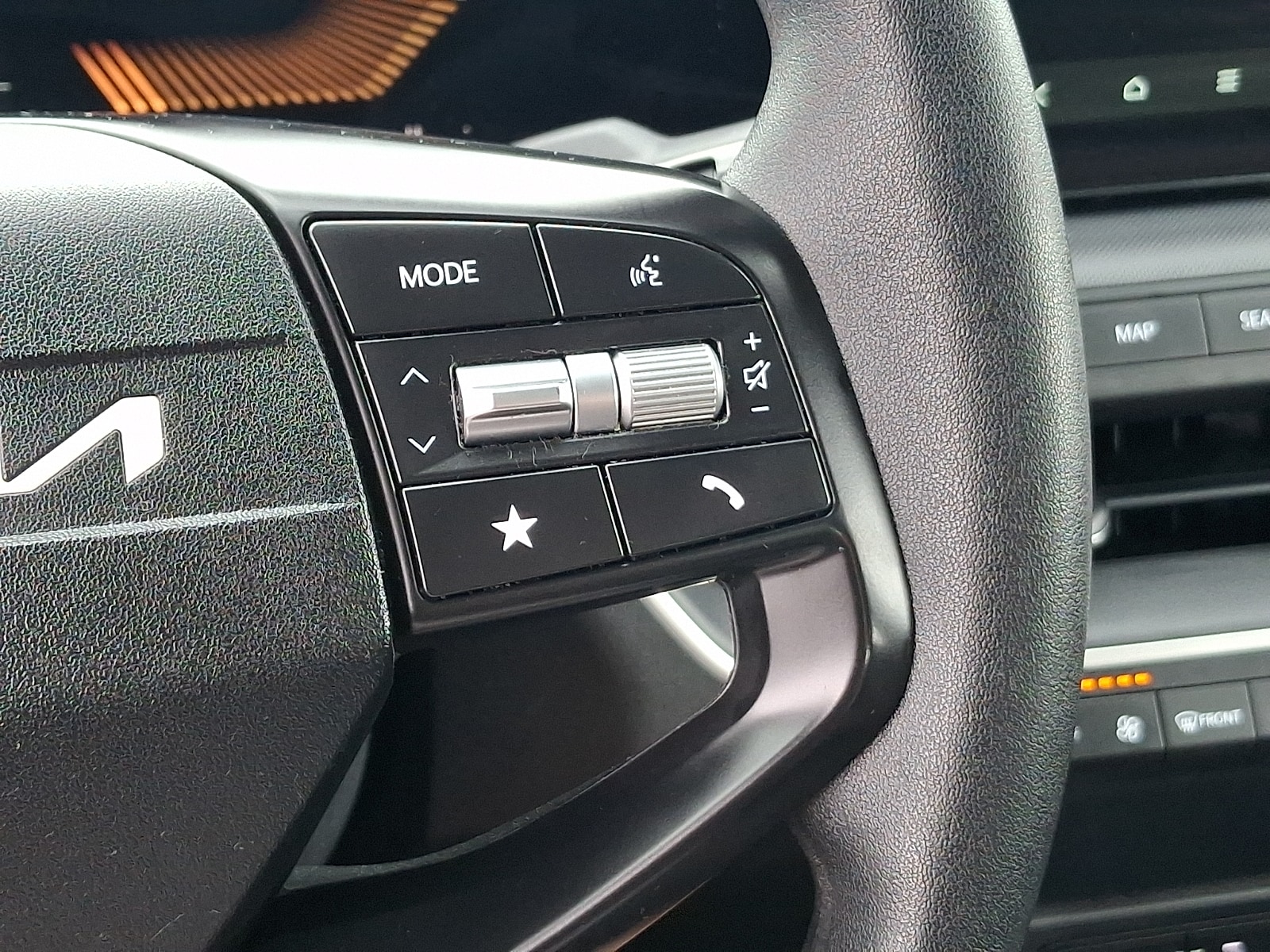 2025 Kia K4 LXS - Photo 21