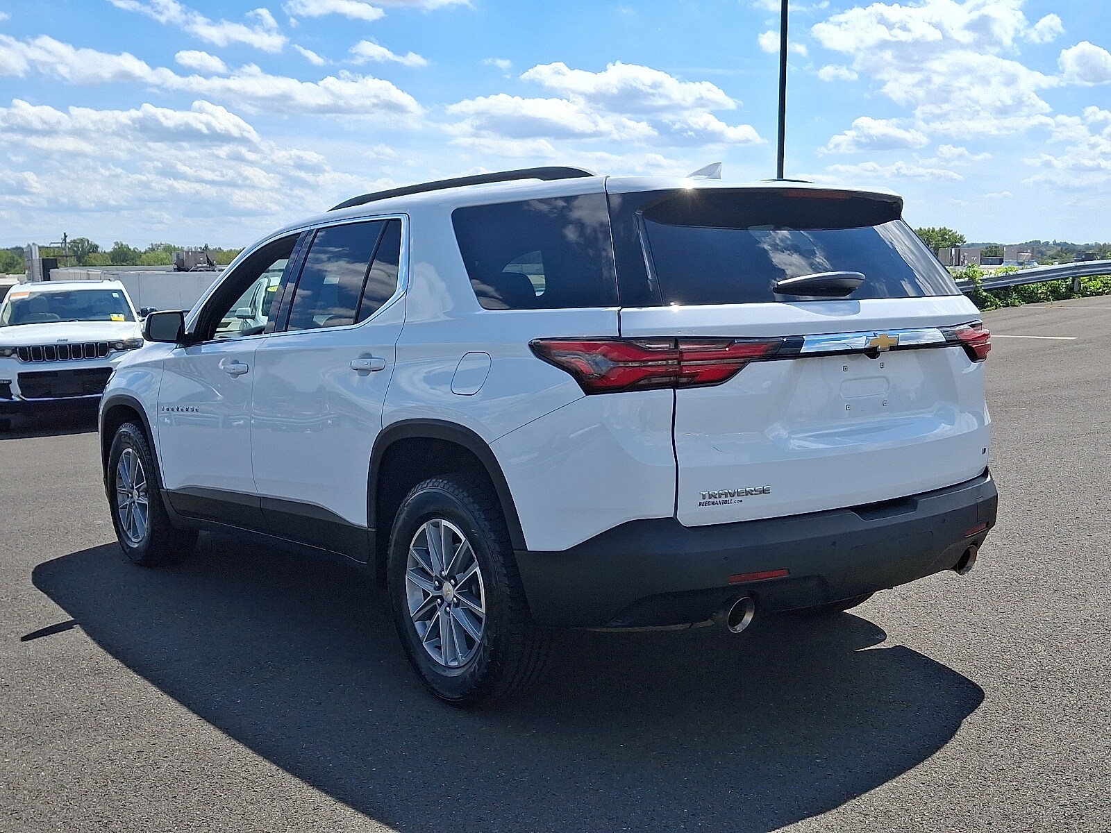 2023 Chevrolet Traverse Cloth photo 3