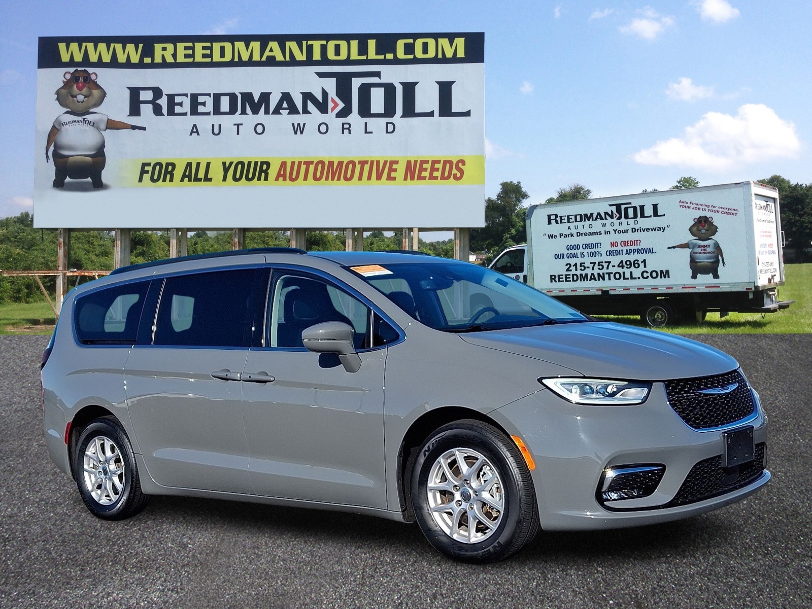 2022 Chrysler Pacifica Touring L's photo