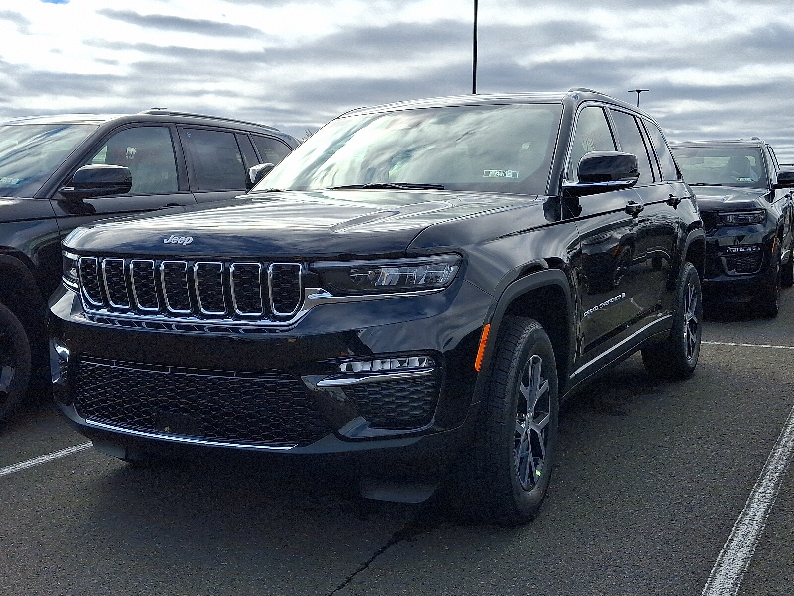 2025 Jeep Grand Cherokee Limited photo 2