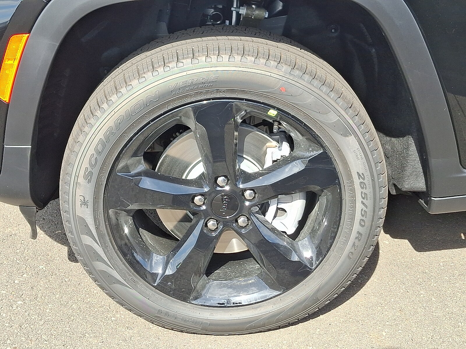 2025 Jeep Grand Cherokee Limited photo 3
