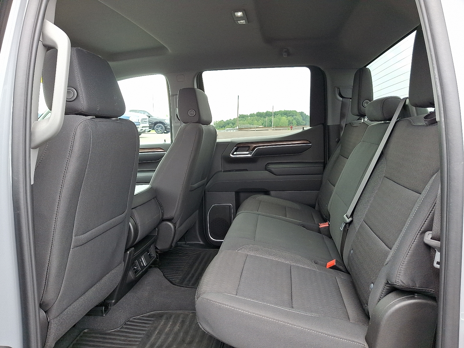 2024 Chevrolet Silverado 1500 LT - Photo 10