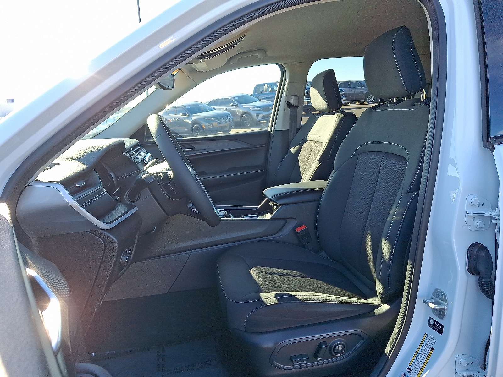 2024 Jeep Grand Cherokee Laredo - Photo 13