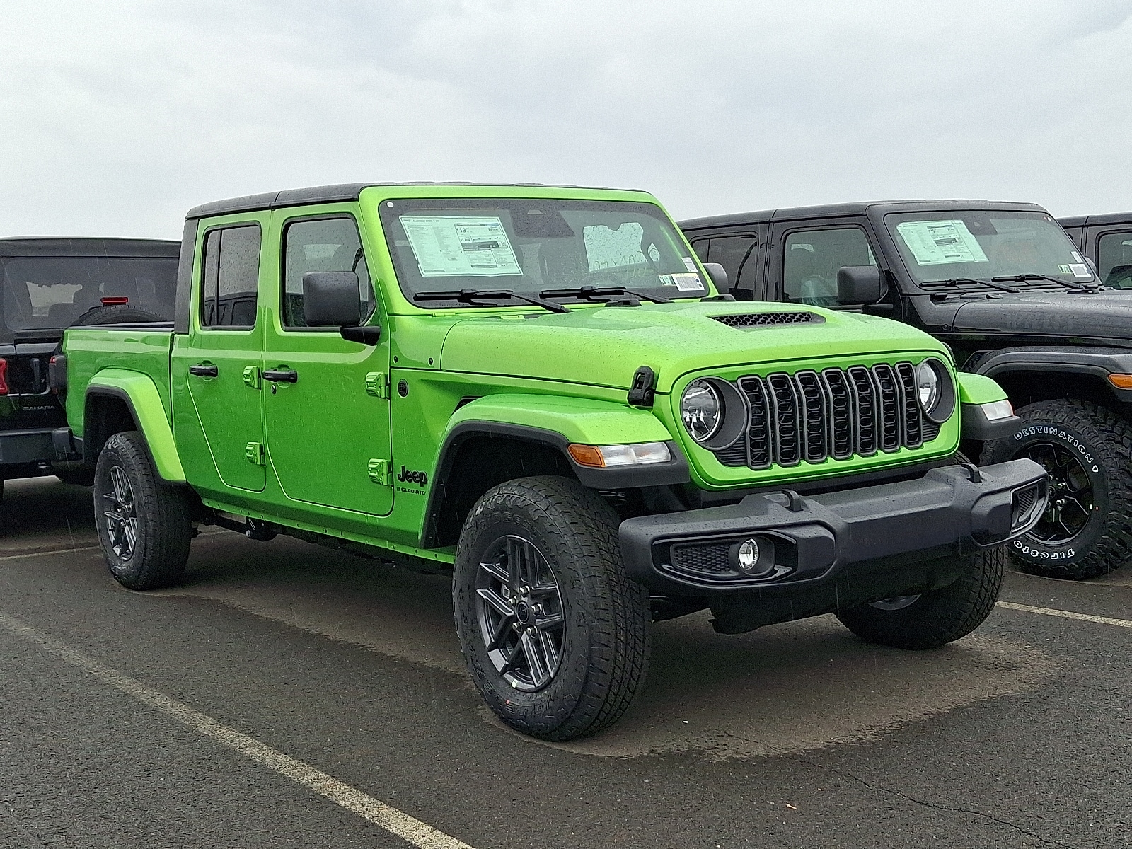 2026 Jeep Gladiator Sport S's photo