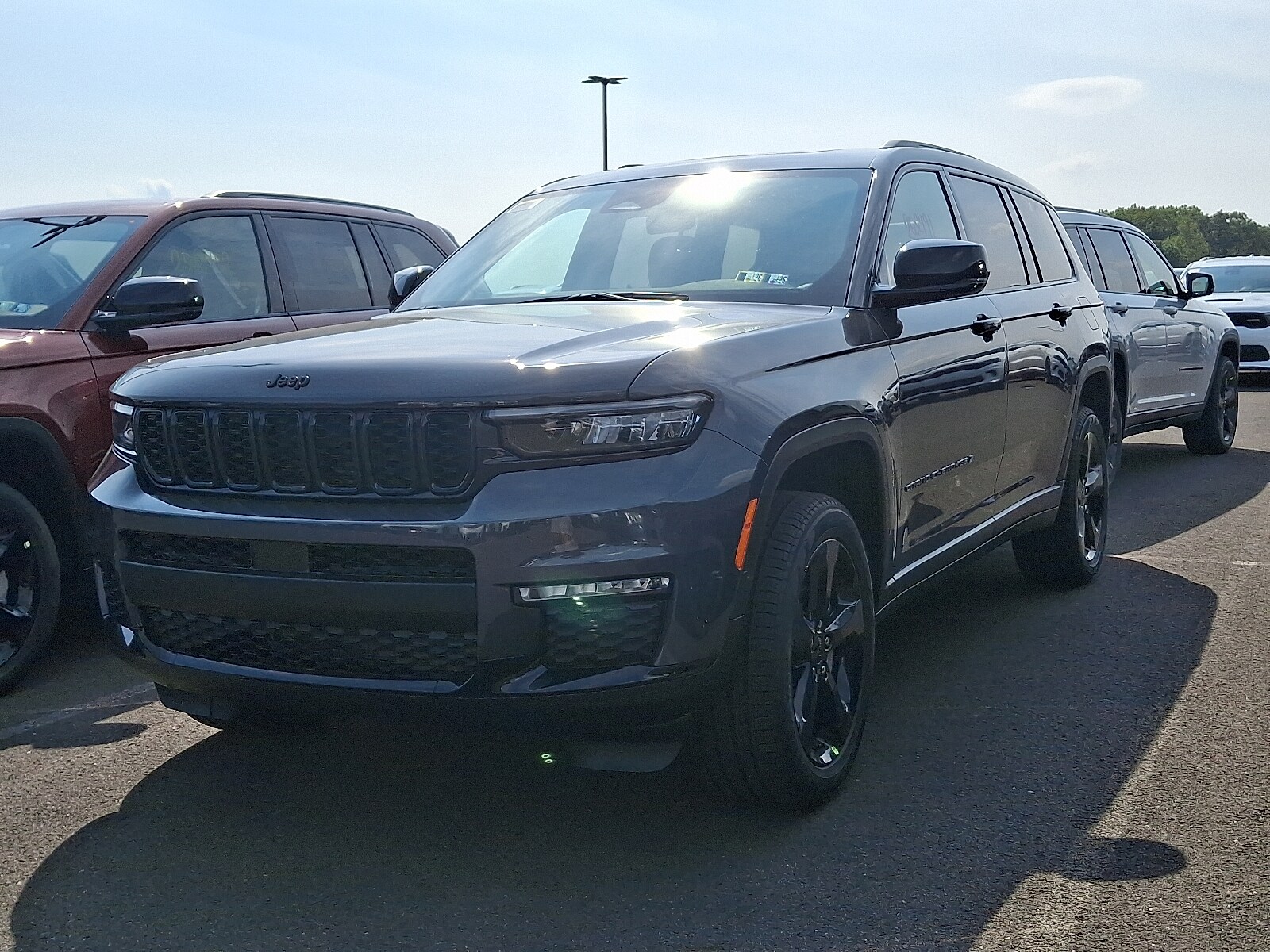 2025 Jeep Grand Cherokee Limited photo 3