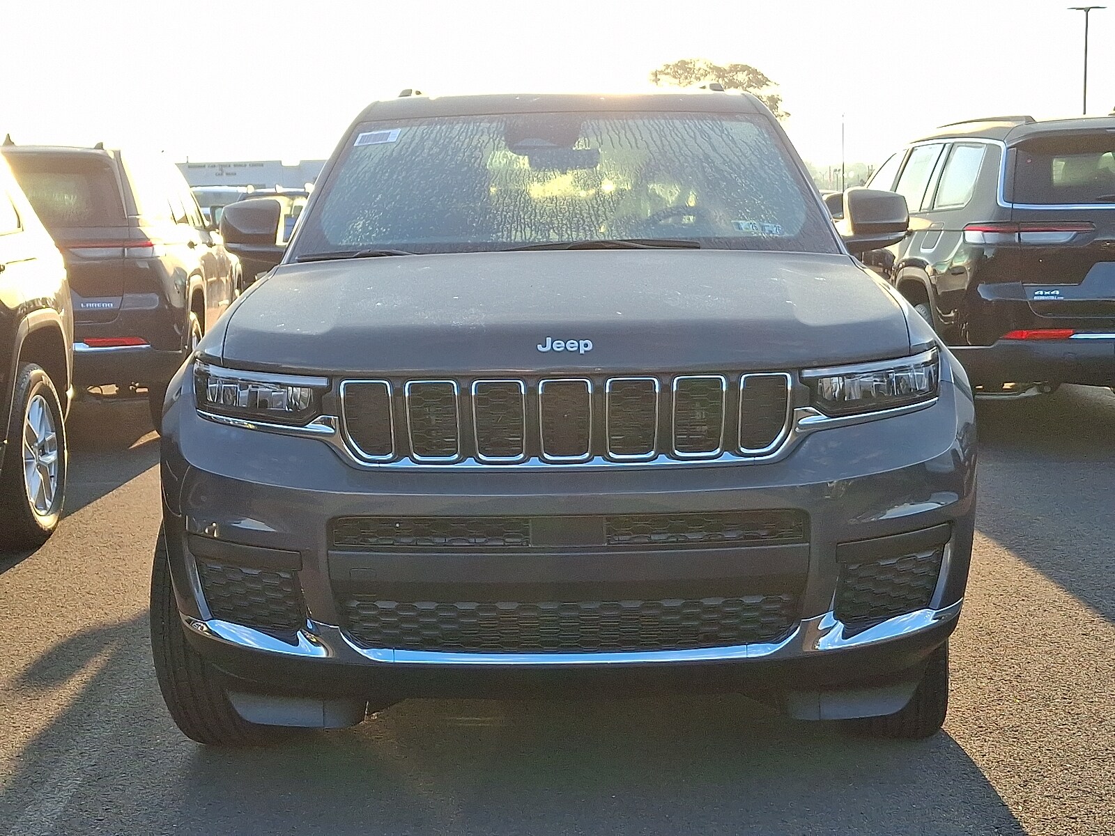 2025 Jeep Grand Cherokee Laredo X photo 2