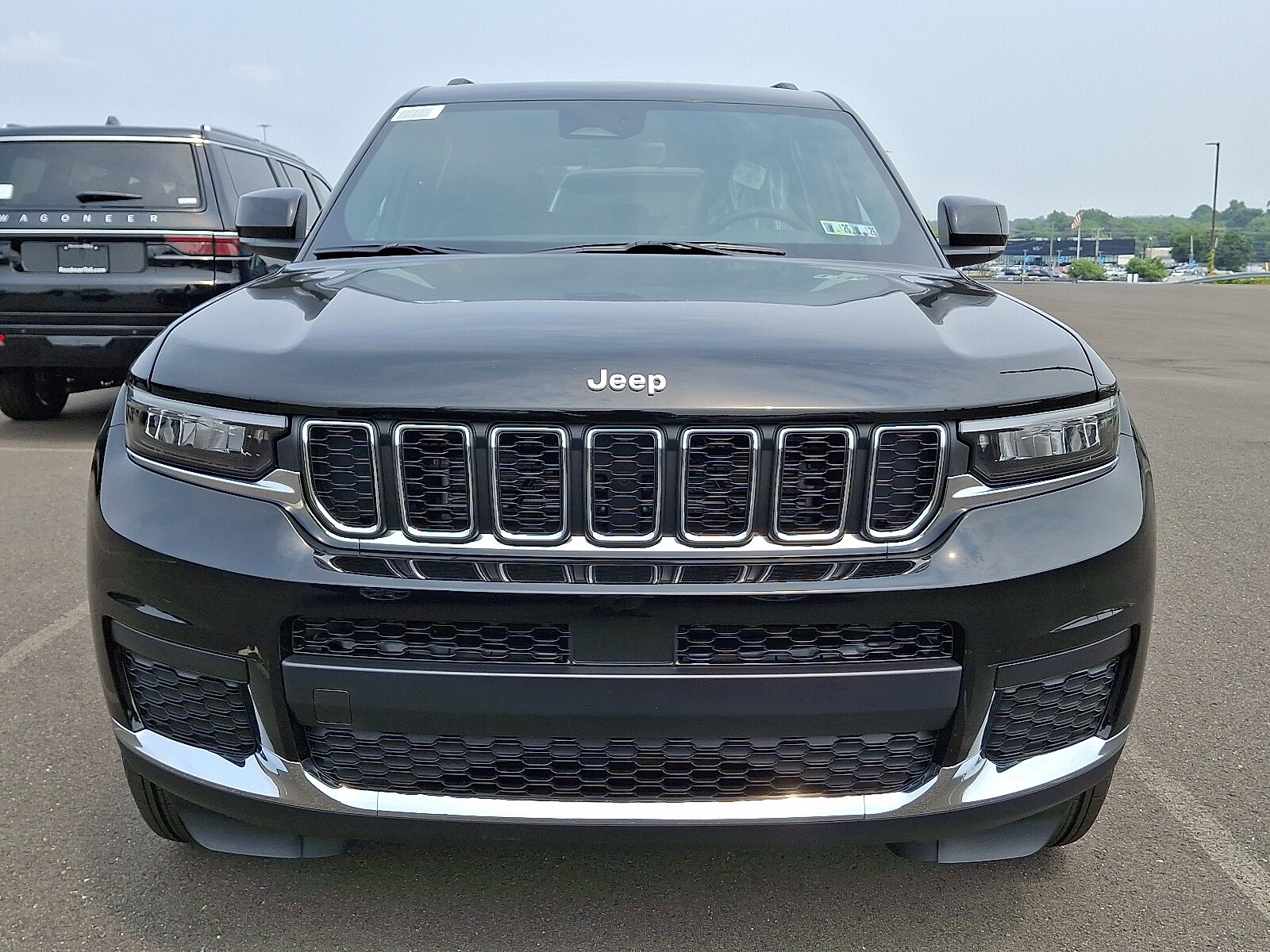 2025 Jeep Grand Cherokee Laredo photo 2