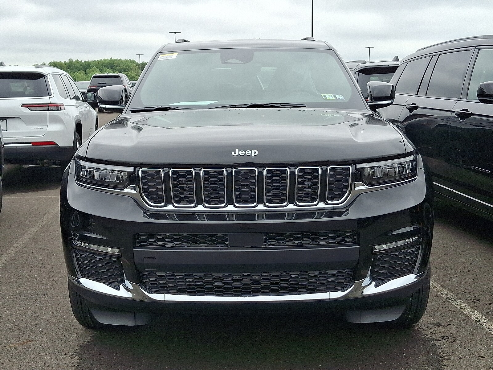 2025 Jeep Grand Cherokee Limited photo 2
