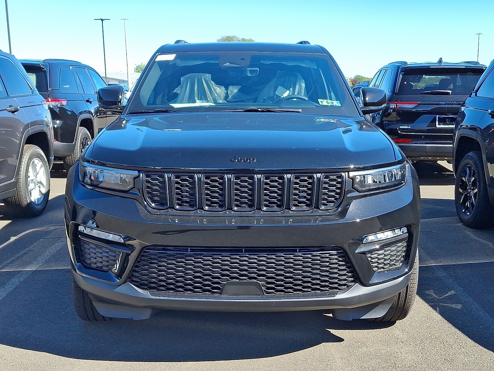 2025 Jeep Grand Cherokee Limited photo 2