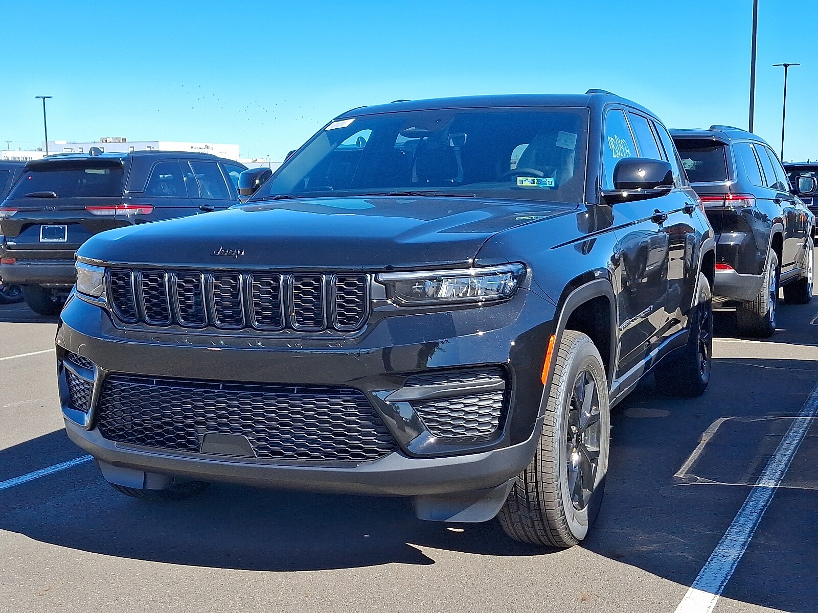 2025 Jeep Grand Cherokee Laredo Altitude photo 3