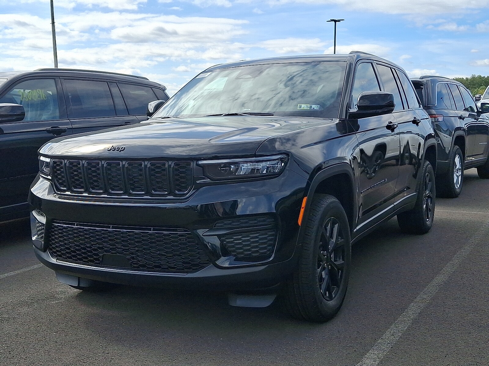 2025 Jeep Grand Cherokee Altitude photo 3