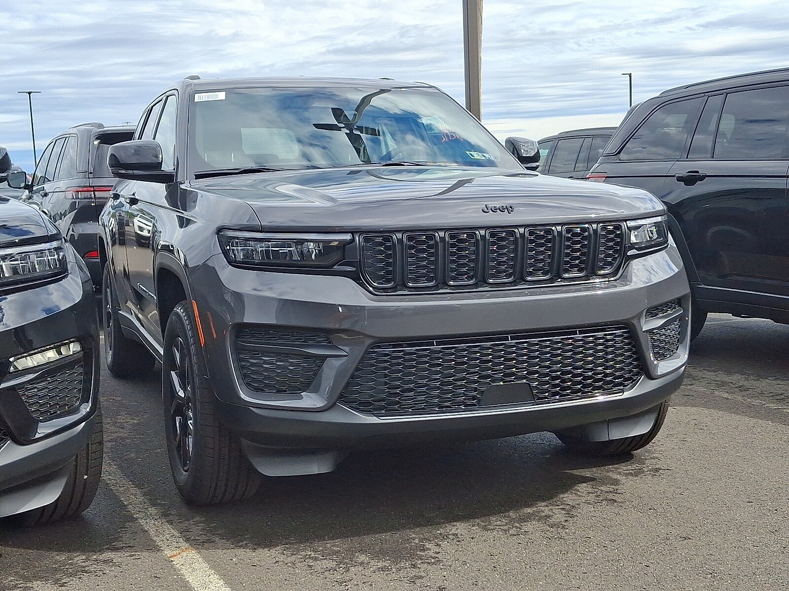 2025 Jeep Grand Cherokee Altitude's photo