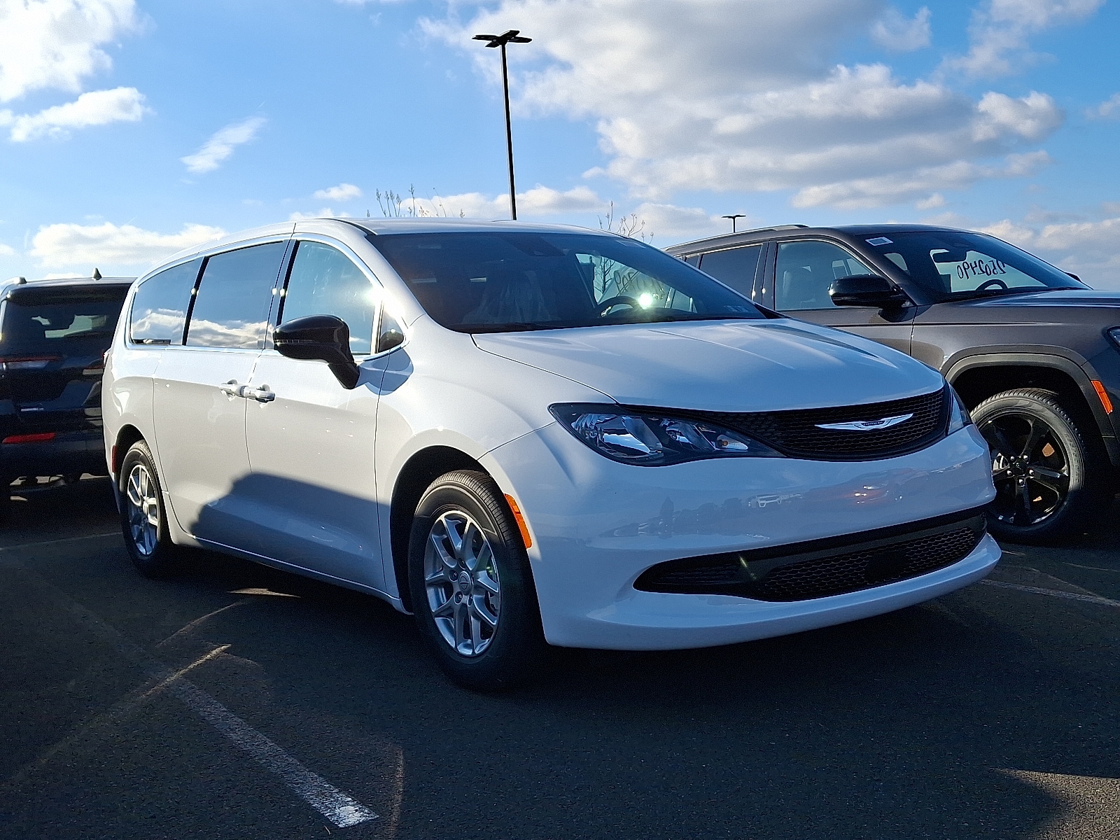 2026 Chrysler Voyager LX's photo