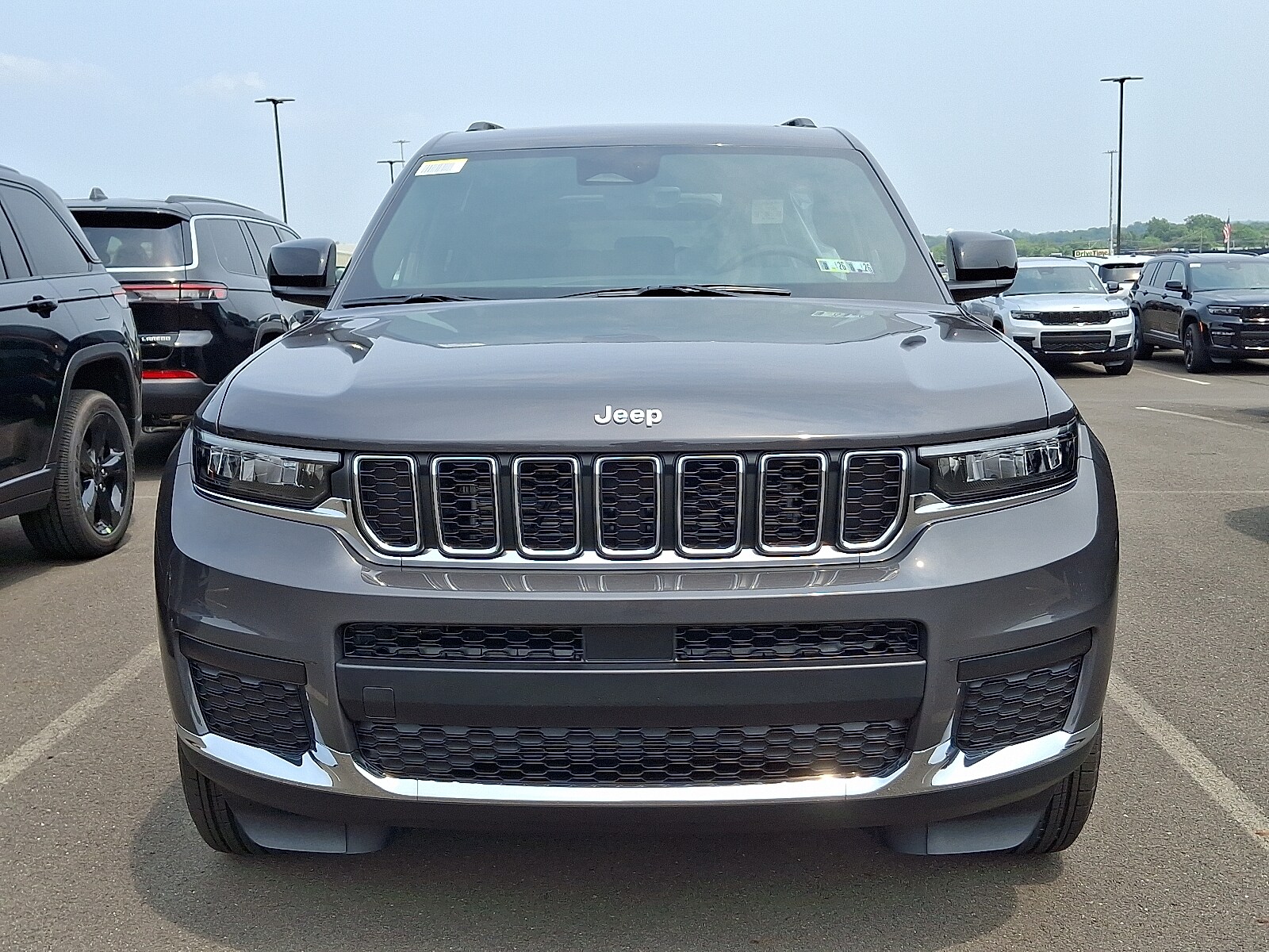 2025 Jeep Grand Cherokee Laredo photo 2