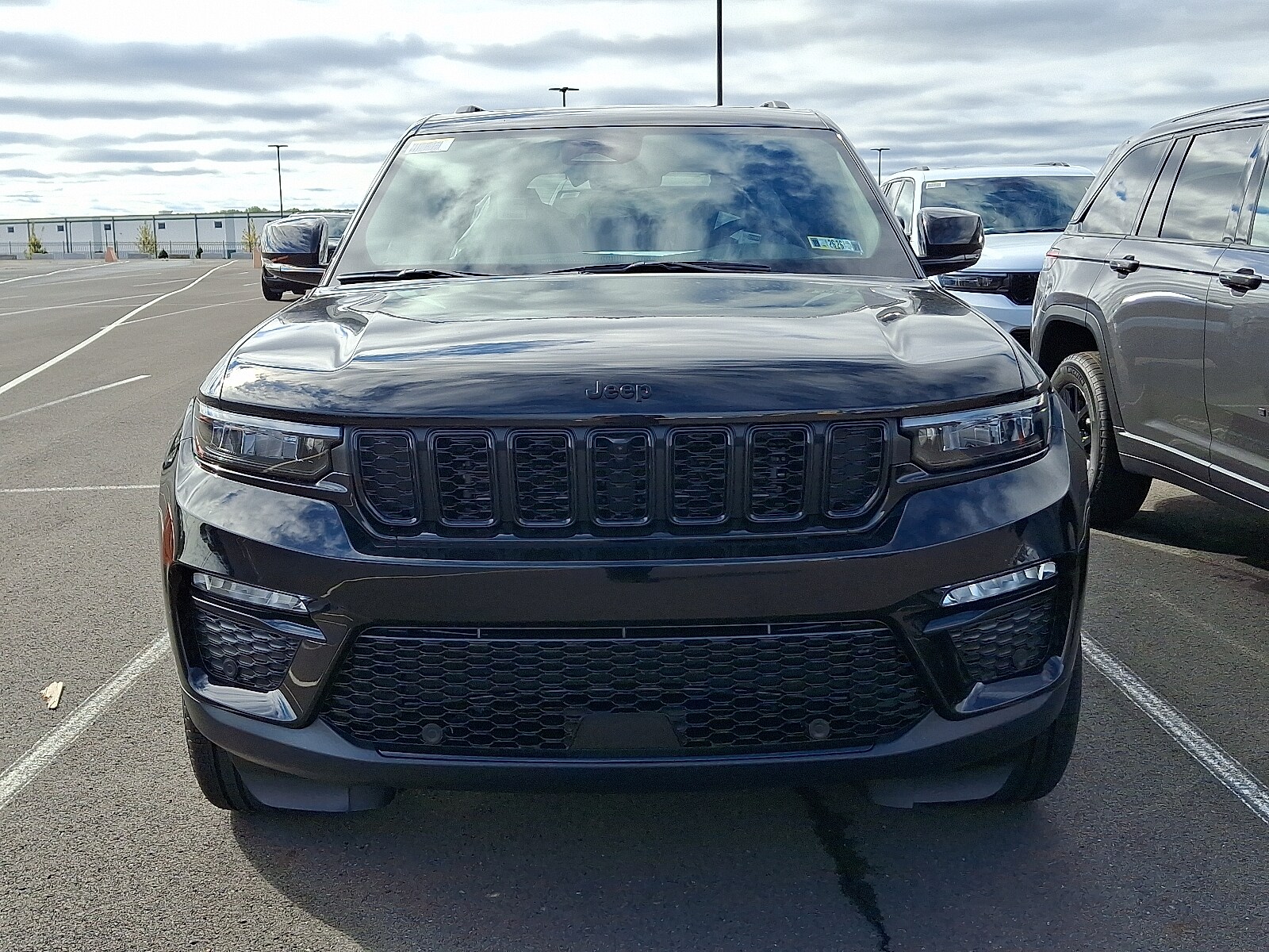 2025 Jeep Grand Cherokee Limited photo 2