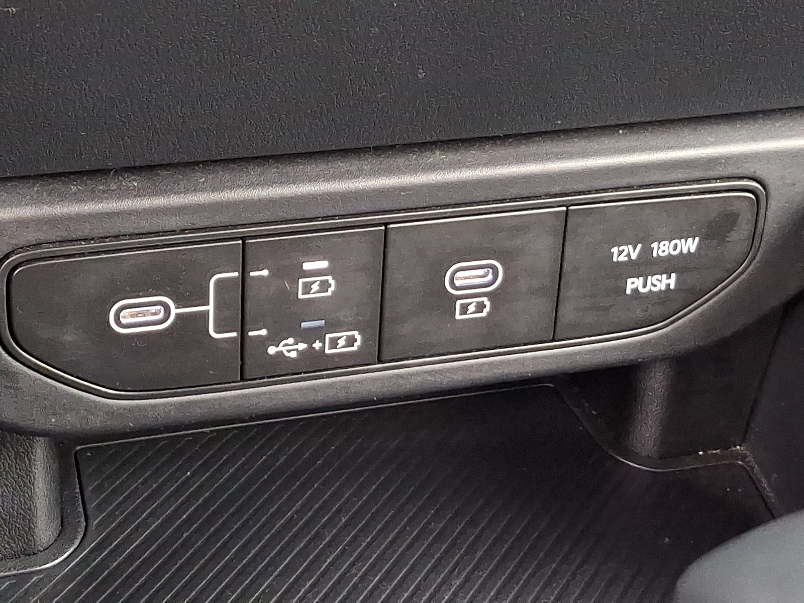2025 Kia K4 LXS - Photo 24