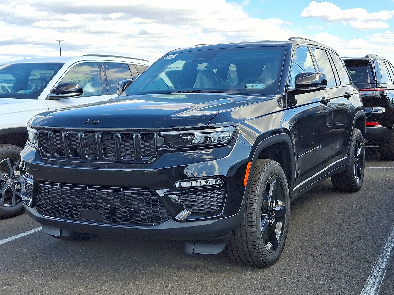 2025 Jeep Grand Cherokee Limited photo 2