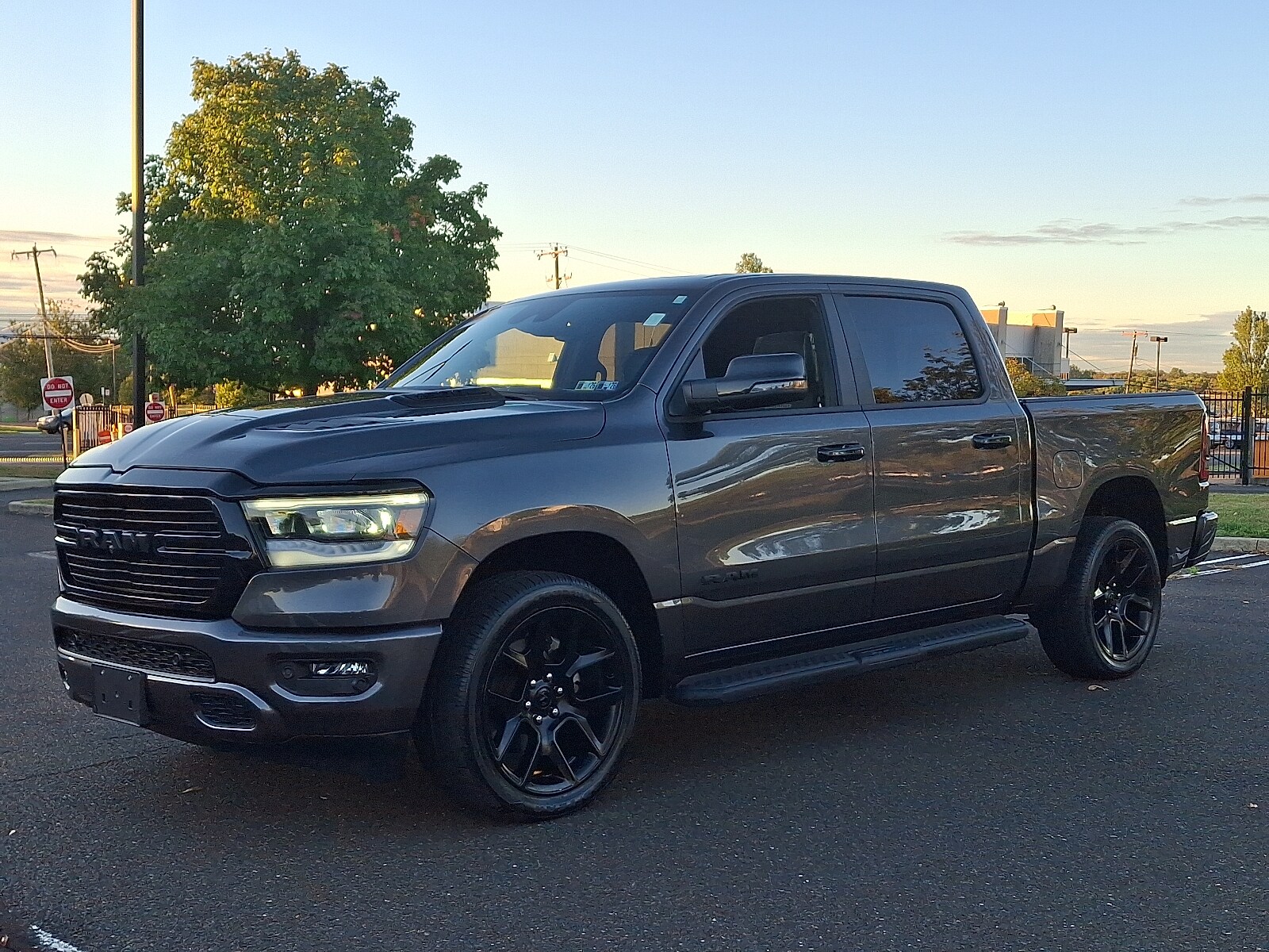 2023 Ram 1500 Laramie photo 3