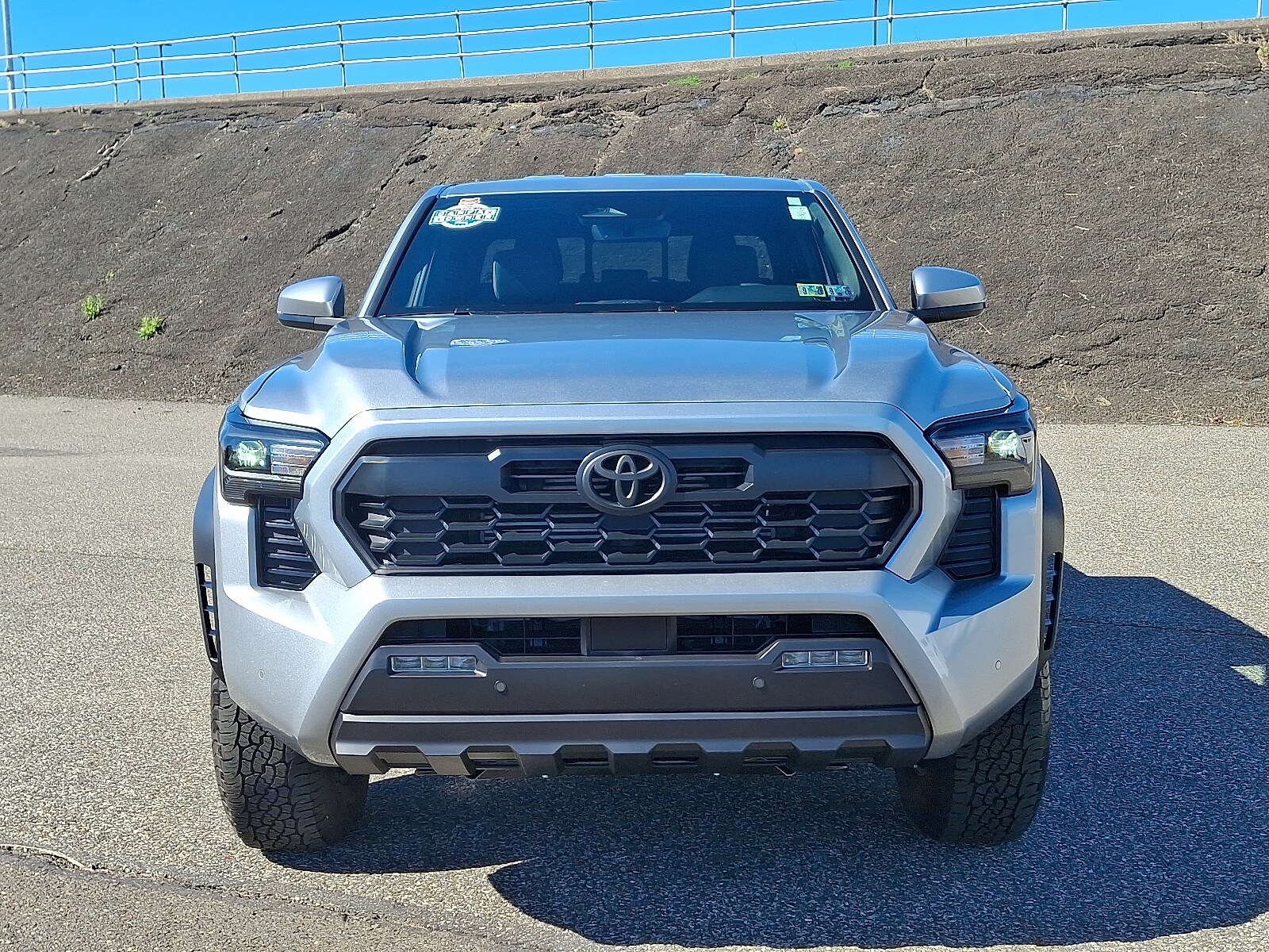 2025 Toyota Tacoma TRD 4x4 photo 2