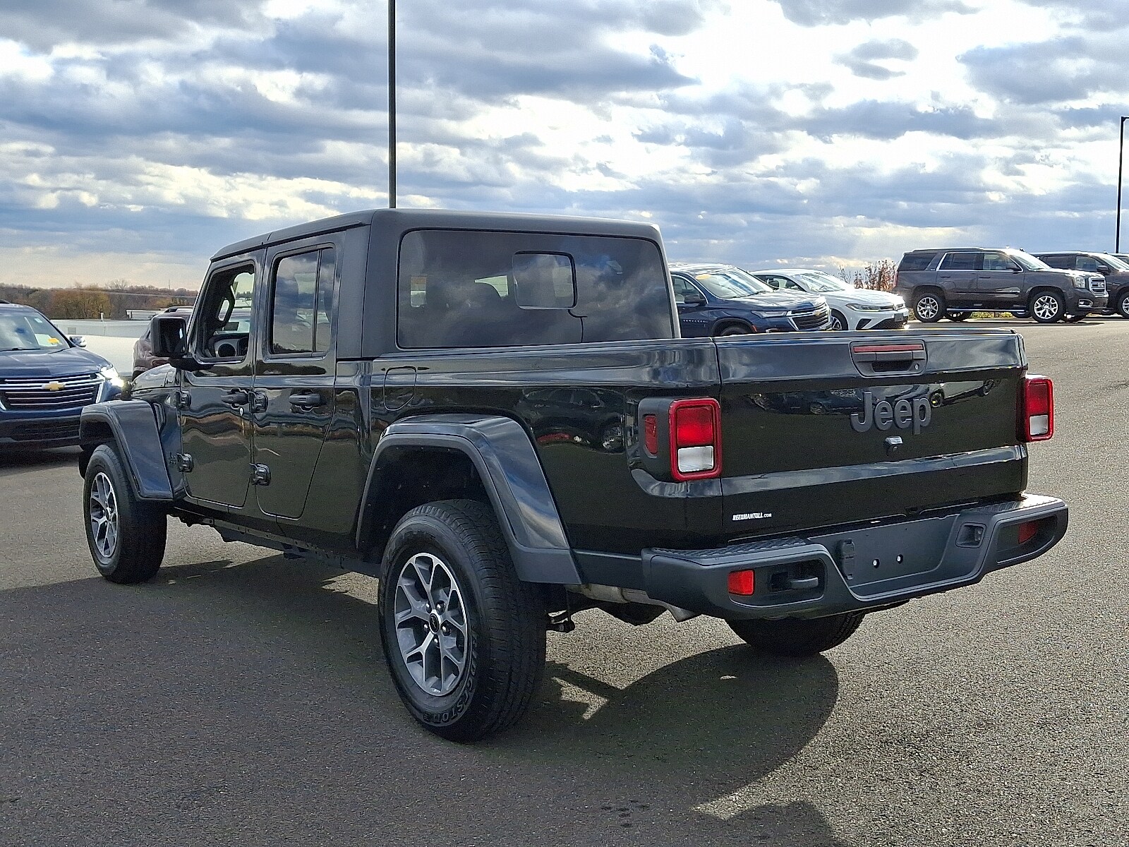 2024 Jeep Gladiator Sport S photo 3