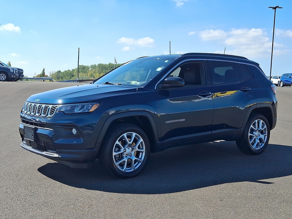 Used 2024 Jeep Compass Latitude Lux FWD Sport Utility