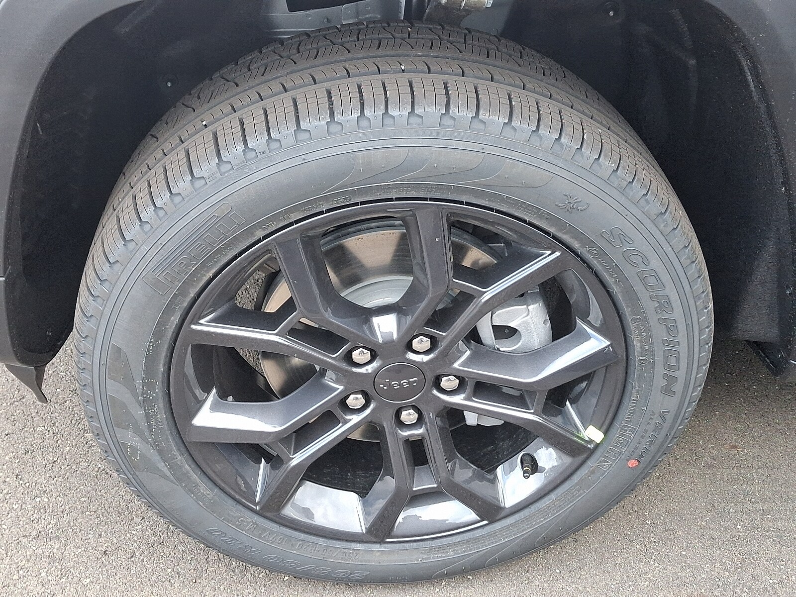 2025 Jeep Grand Cherokee Limited photo 3