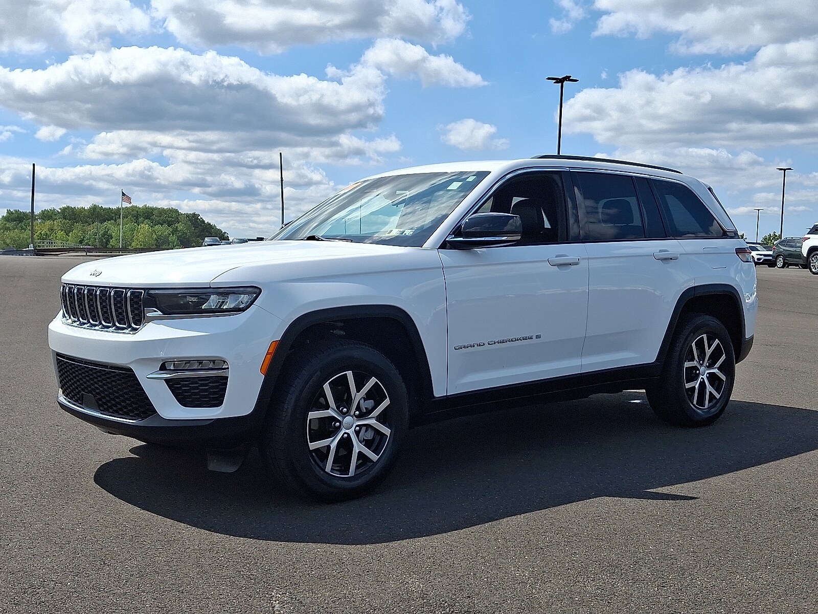 2025 Jeep Grand Cherokee Limited photo 3