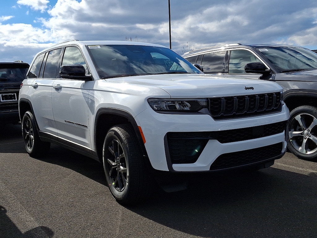 New 2026 Jeep Grand Cherokee Altitude 4x4 Sport Utility