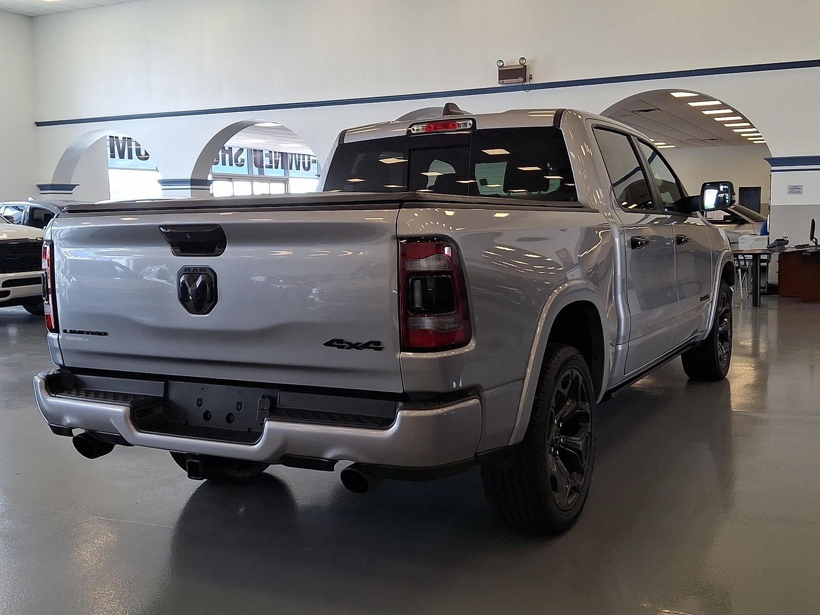 2024 RAM Ram 1500 Pickup Limited - Photo 6
