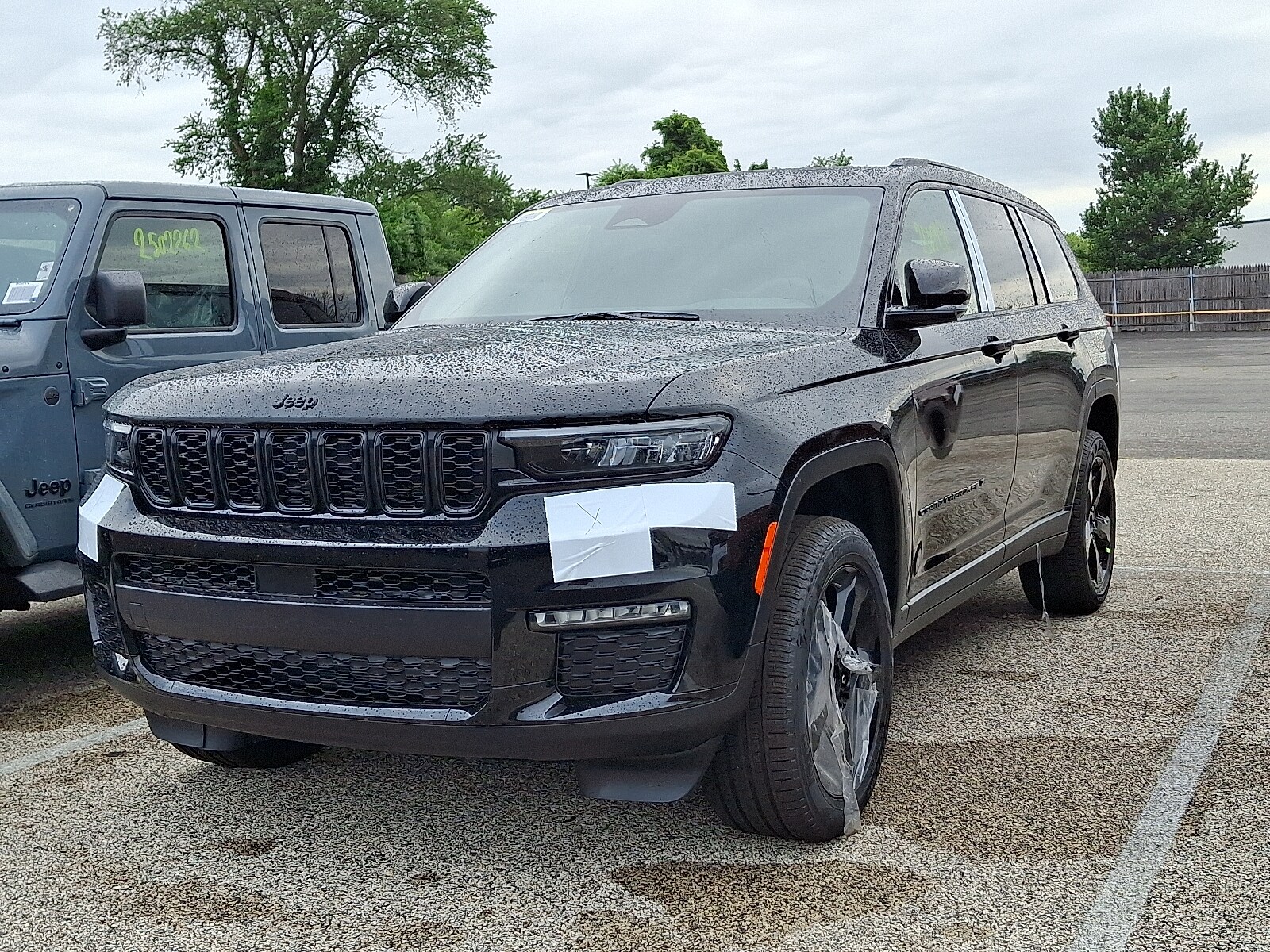 2025 Jeep Grand Cherokee Limited photo 3