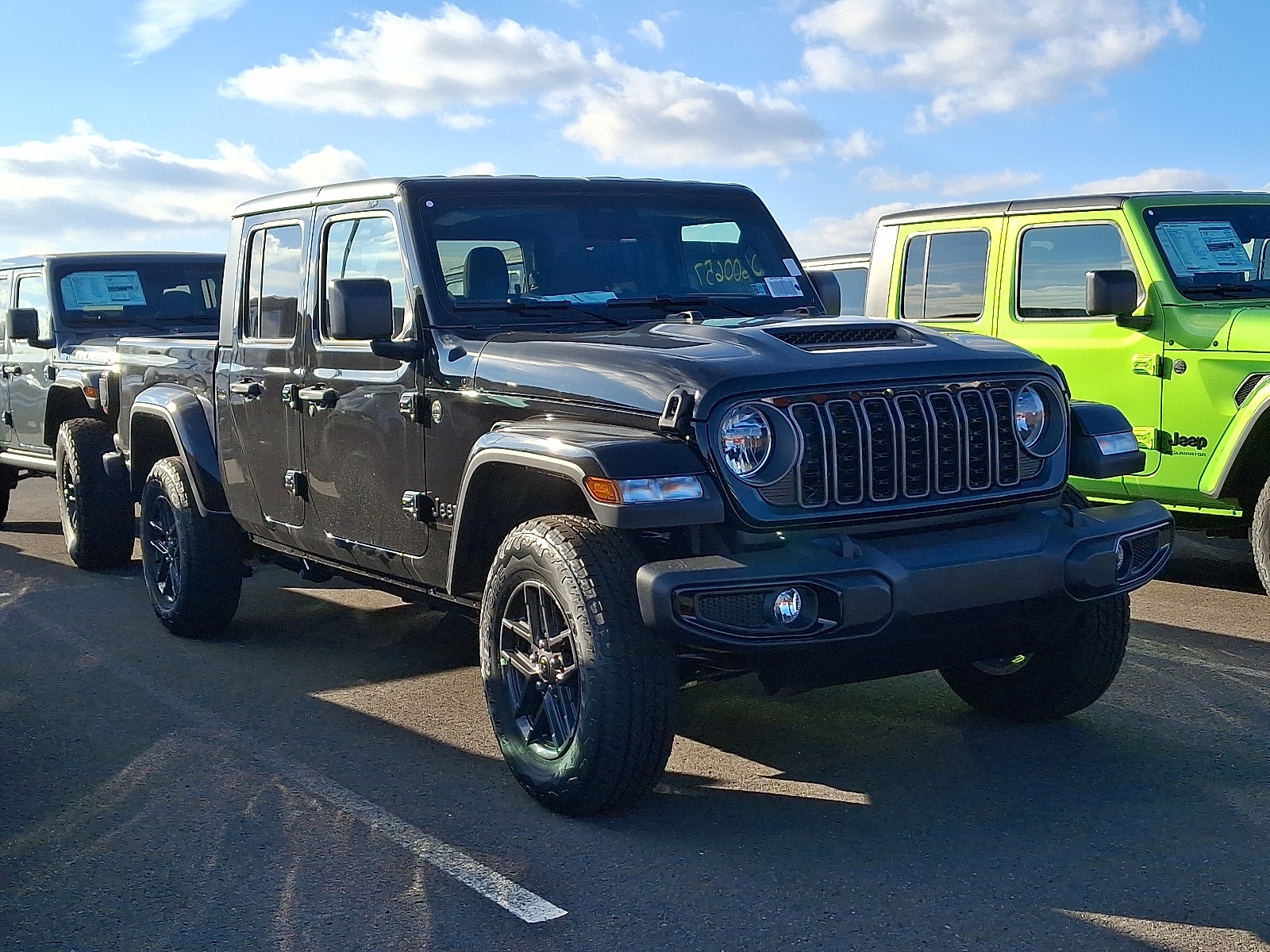 2026 Jeep Gladiator Sport S's photo