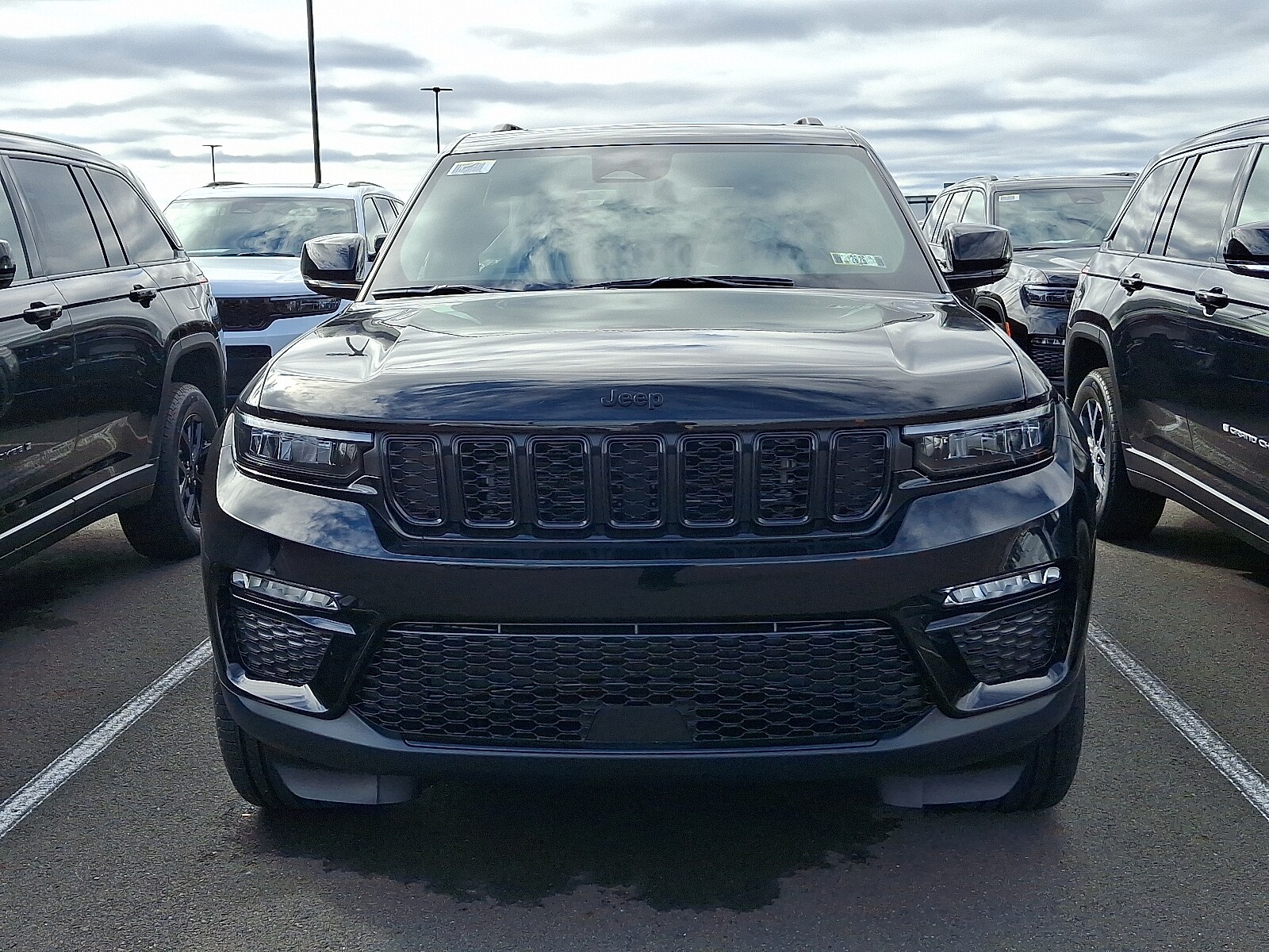 2025 Jeep Grand Cherokee Limited photo 2