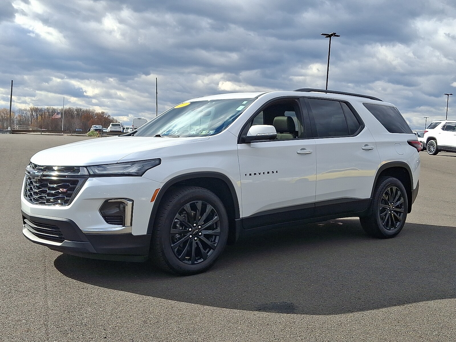 2023 Chevrolet Traverse RS photo 2