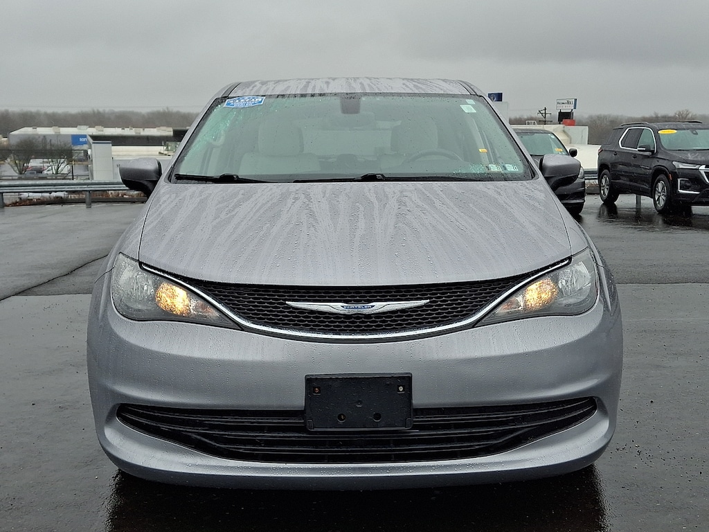 Used 2017 Chrysler Pacifica Touring Mini-van, Passenger