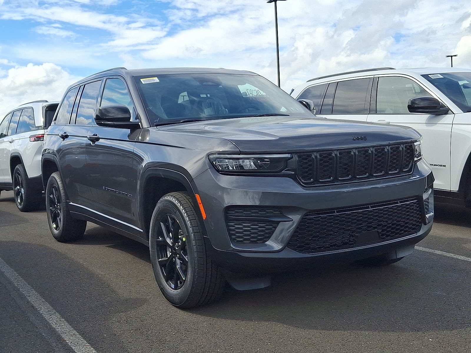 2025 Jeep Grand Cherokee Altitude's photo