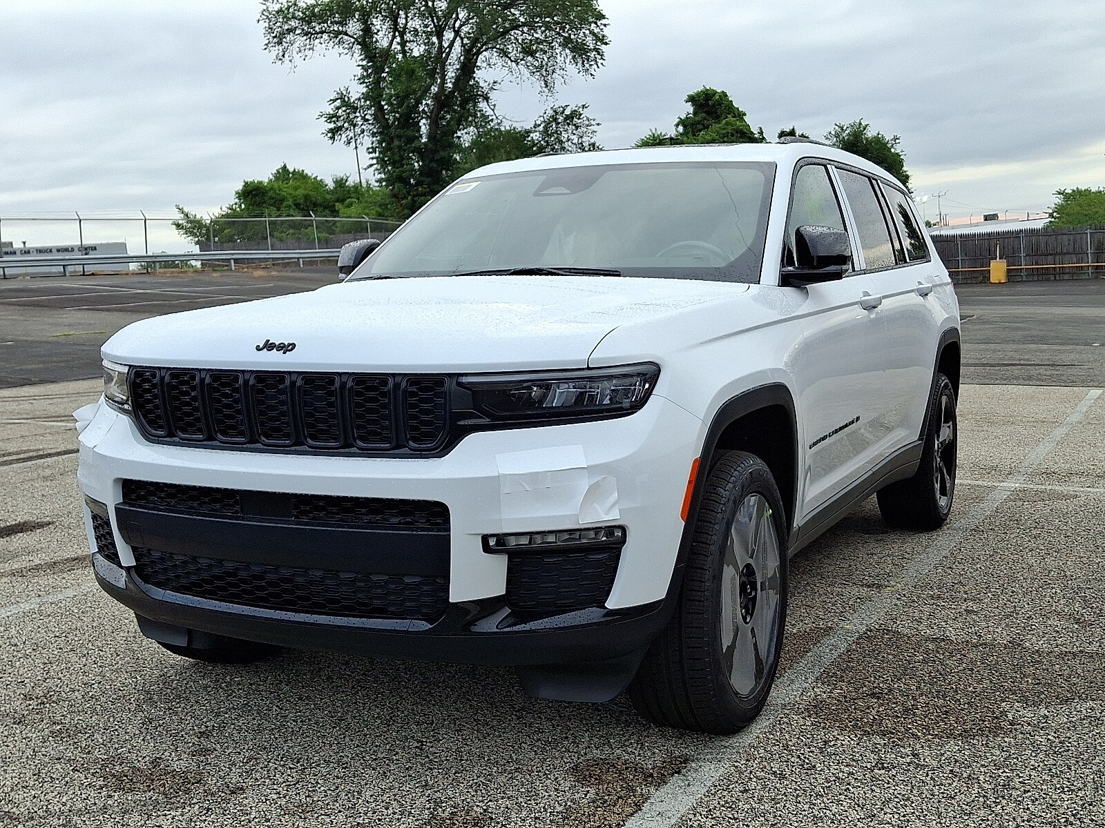 2025 Jeep Grand Cherokee Limited photo 3