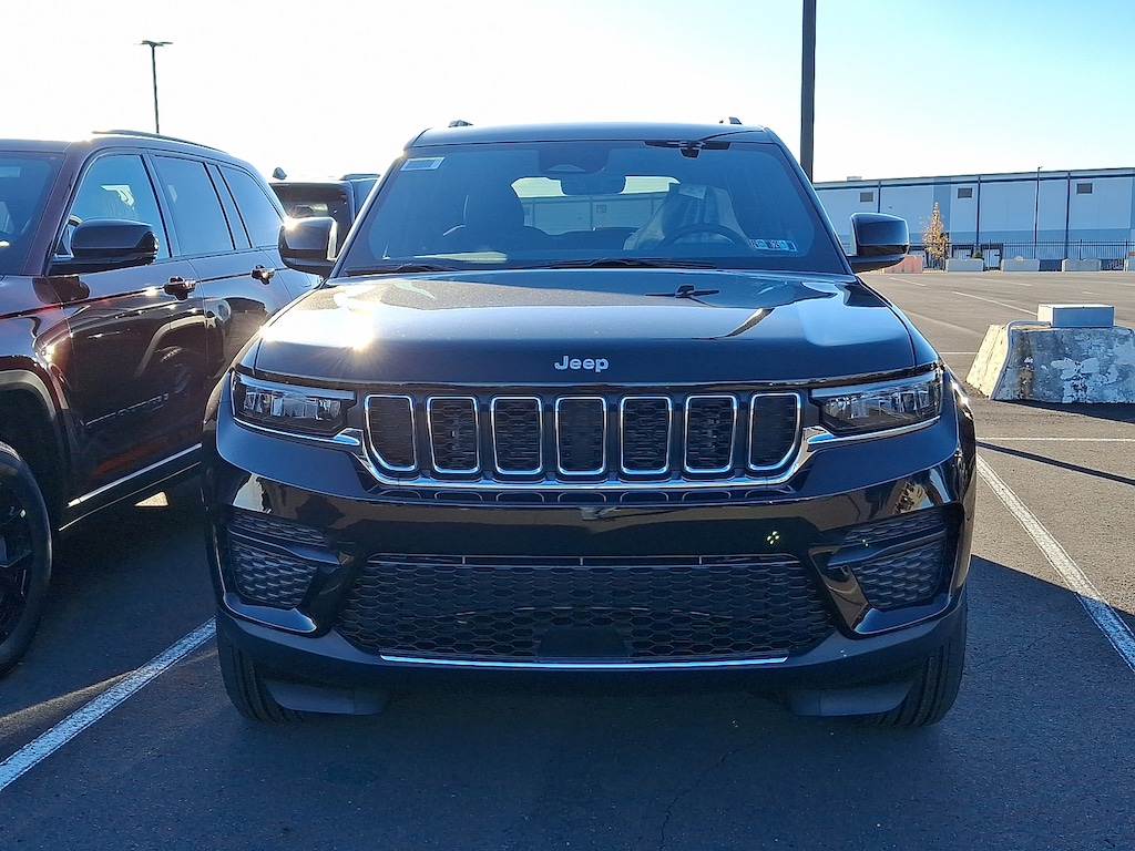New 2025 Jeep Grand Cherokee Laredo X 4x4 Sport Utility