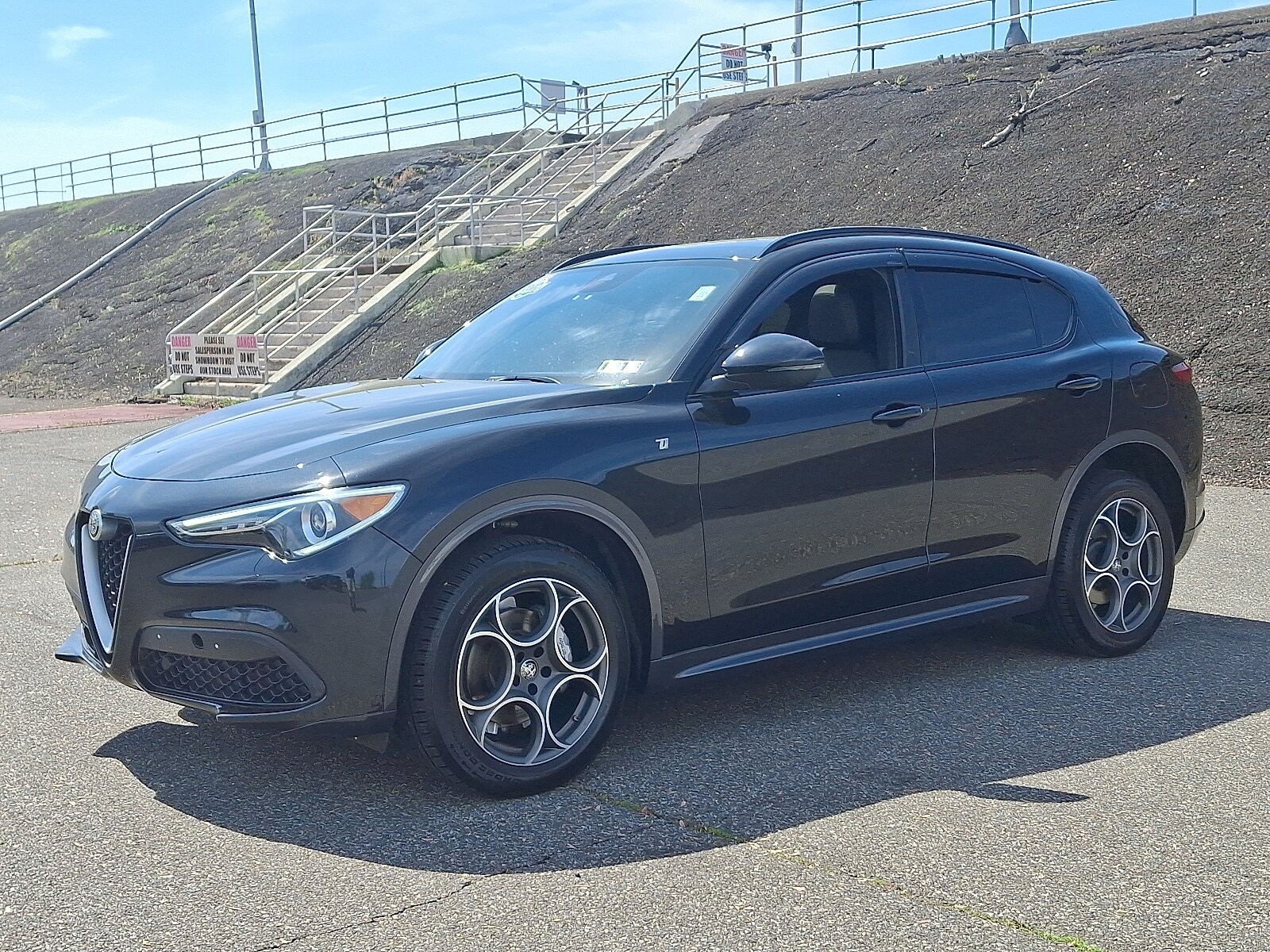 2022 Alfa Romeo Stelvio Ti photo 3