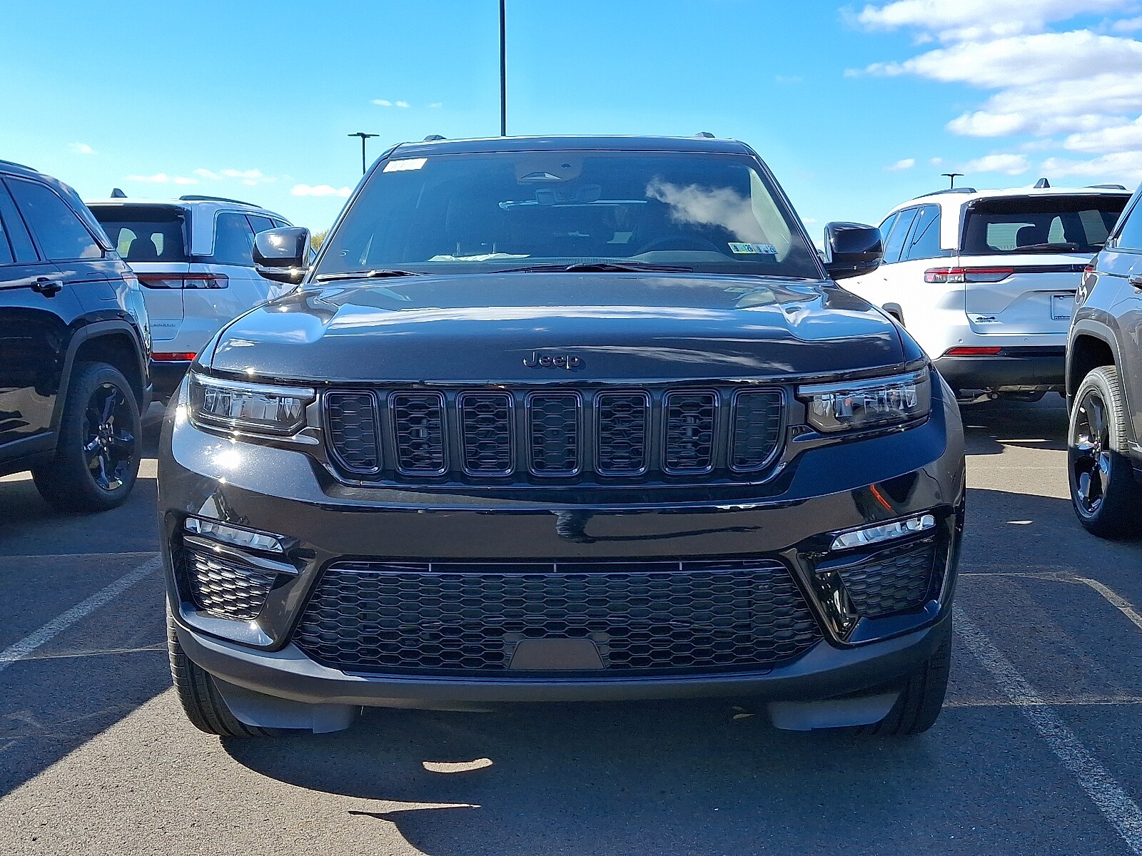 2025 Jeep Grand Cherokee Limited photo 2