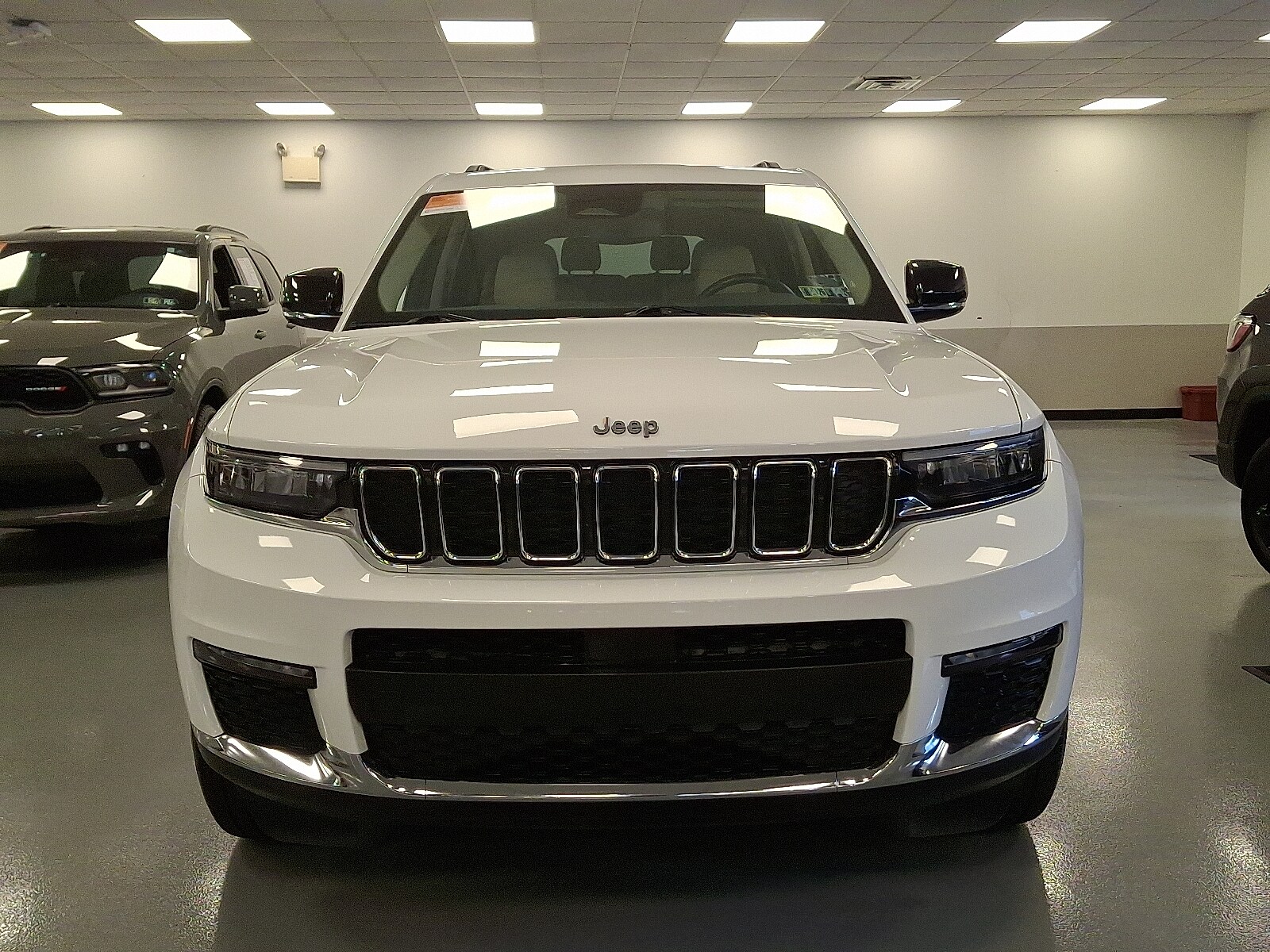 2021 Jeep Grand Cherokee Limited photo 2