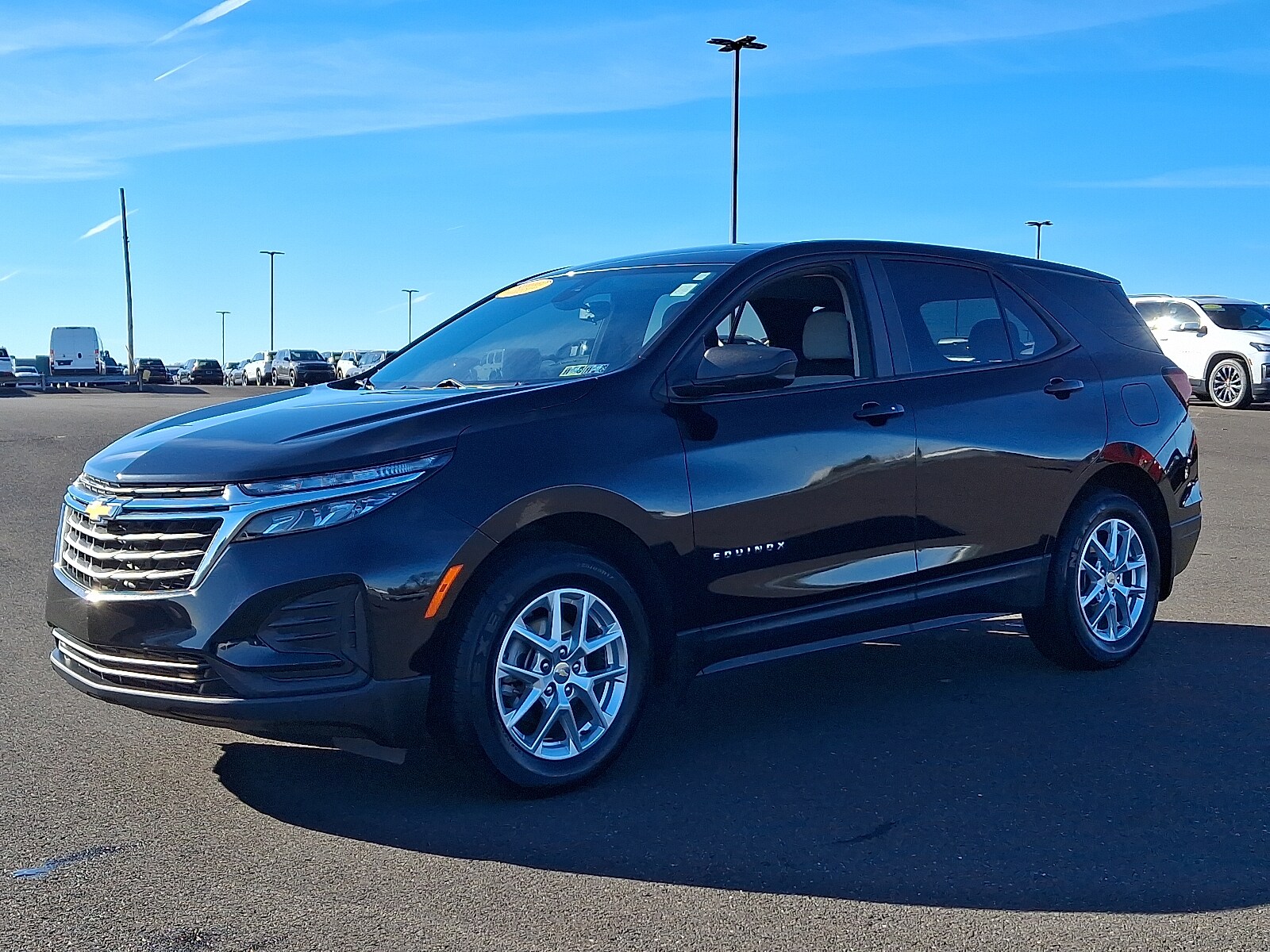 2022 Chevrolet Equinox LS photo 3