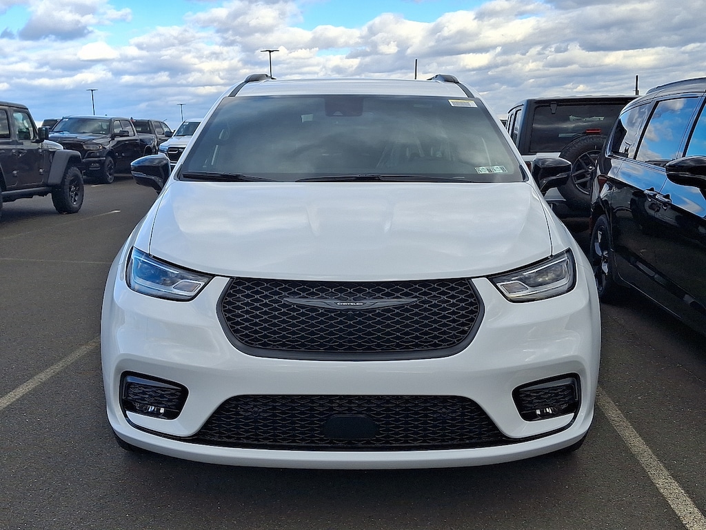New 2026 Chrysler Pacifica Select AWD Passenger Van